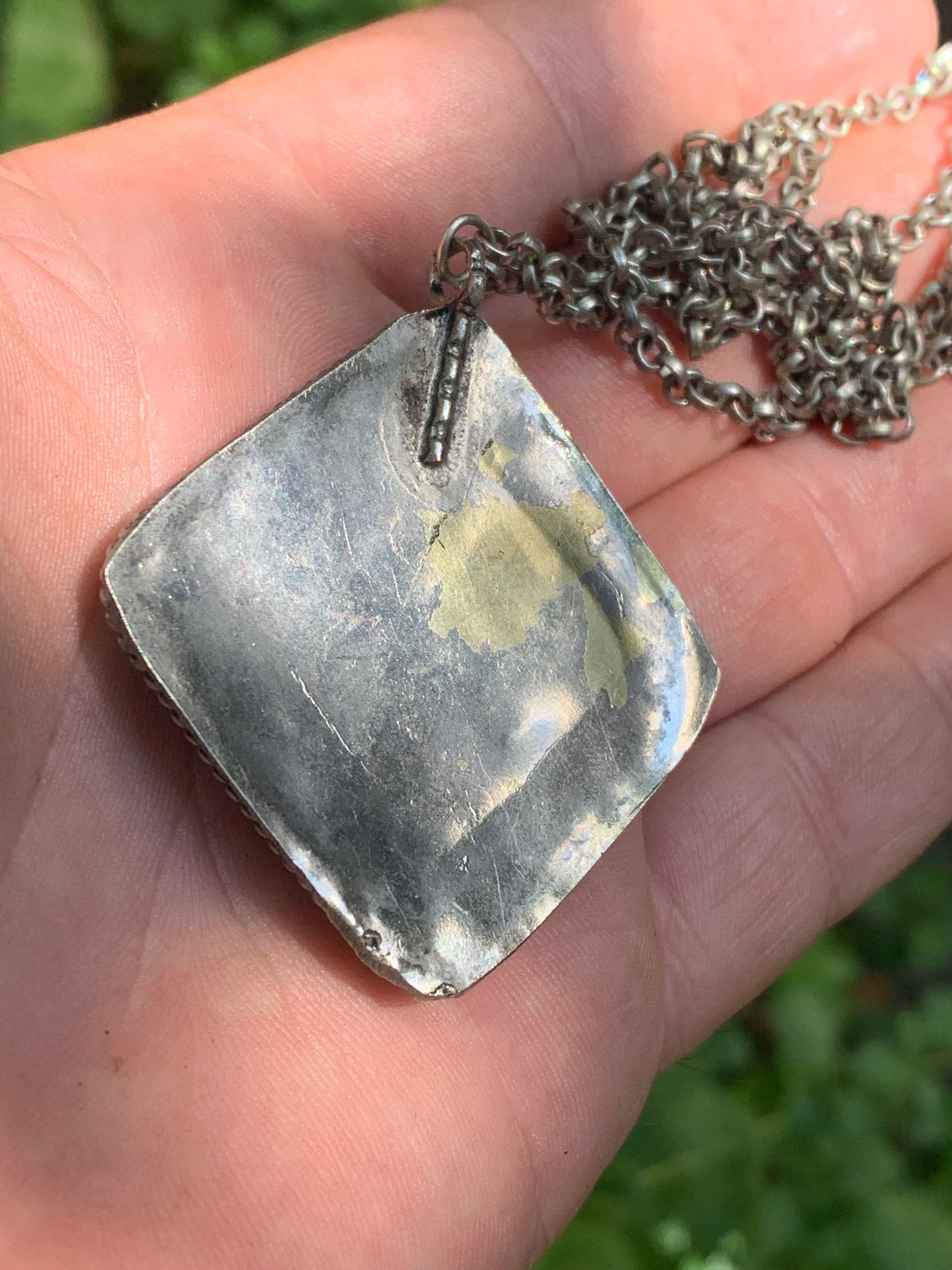 Agate Mousse/ Agate Lichen/ Agate Arbre, pendentif plaqué Argent, de 55mm de hauteur x 45 x 11. Vendu avec chainette de 76 cm !