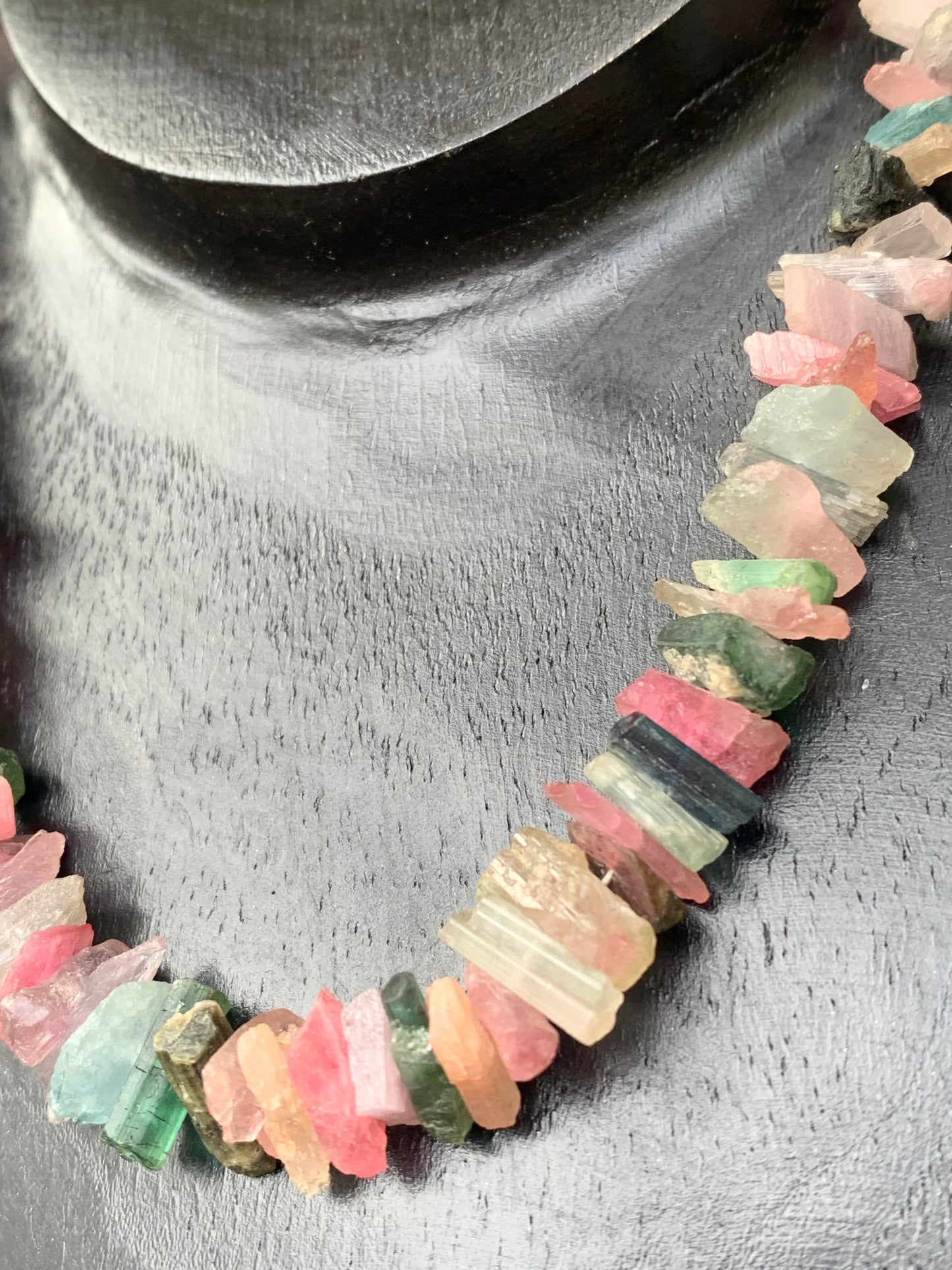 Bijoux d'exception, superbe collier en perle naturelle de tourmaline multicolore, 45 cm. Fait sur Argent par Zen C° ! Véritable œuvre d'art, chaque perle est un joyau !