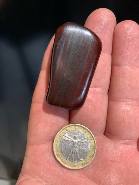 Œil de fer – Pierre roulée – 45 x 25 x 11 mm – 26 gr.
