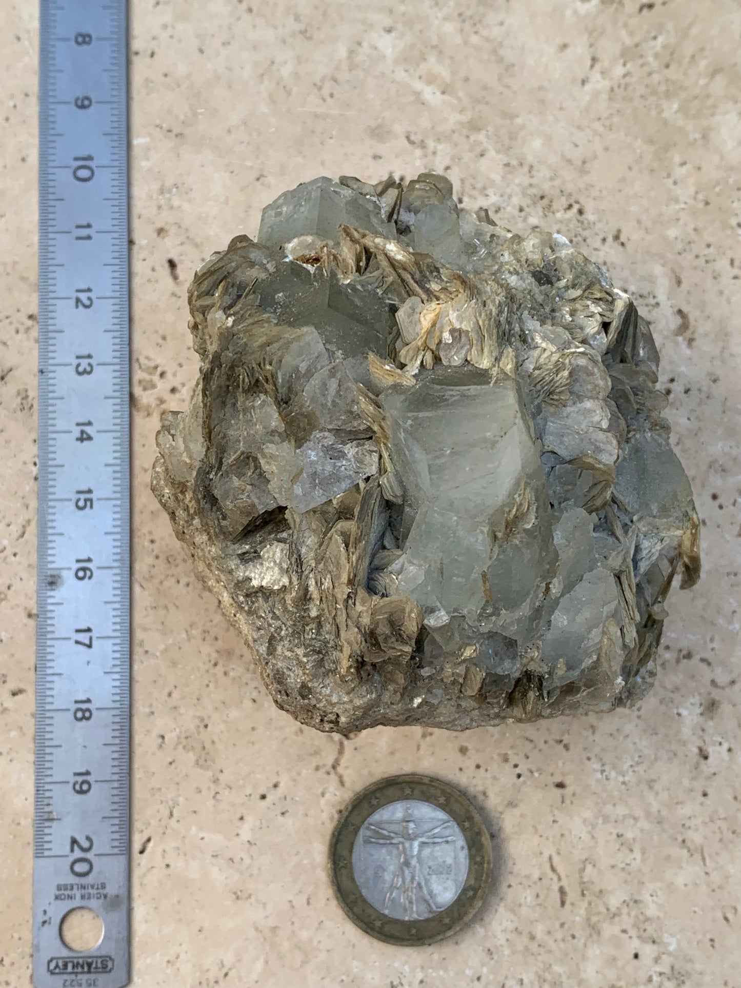Aigue-marine avec Muscovite, superbe pièce de 76x73x67mm - 321 grammes, 5 magnifiques cristaux de belles tailles !