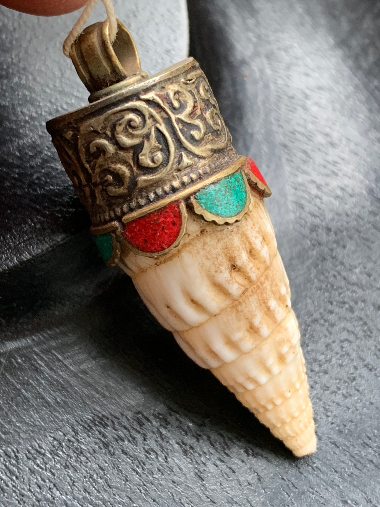 Handcrafted Nepalese shell pendant set in metal with beautiful engravings and turquoise with coral! 53 millimeters high x 18 mm in diameter. Sold with a free adjustable black cord, perfect!