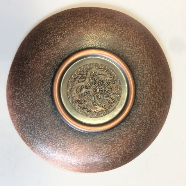 Brûleur d’encens orné de dragons – Alliage de zinc non toxique et recyclable. Compatible encens tibétains & japonais. Pièce finement décorée !