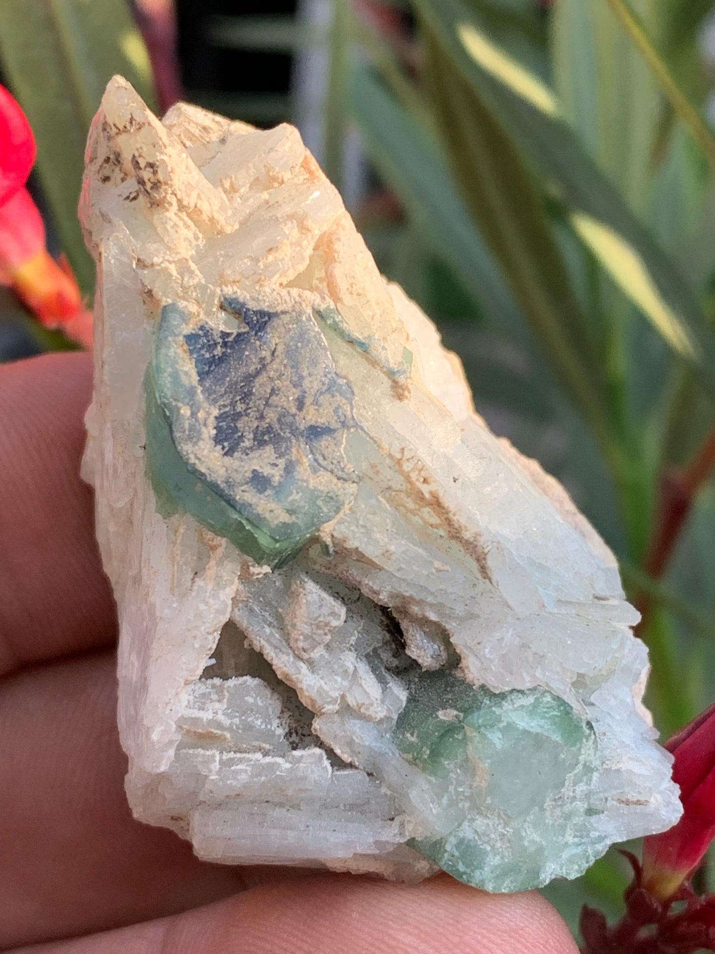 Tourmaline bleue/ Indicolite et Aigue-Marine , spécimen naturel de 52 x 32 x 30 mm - 47,9 grammes !