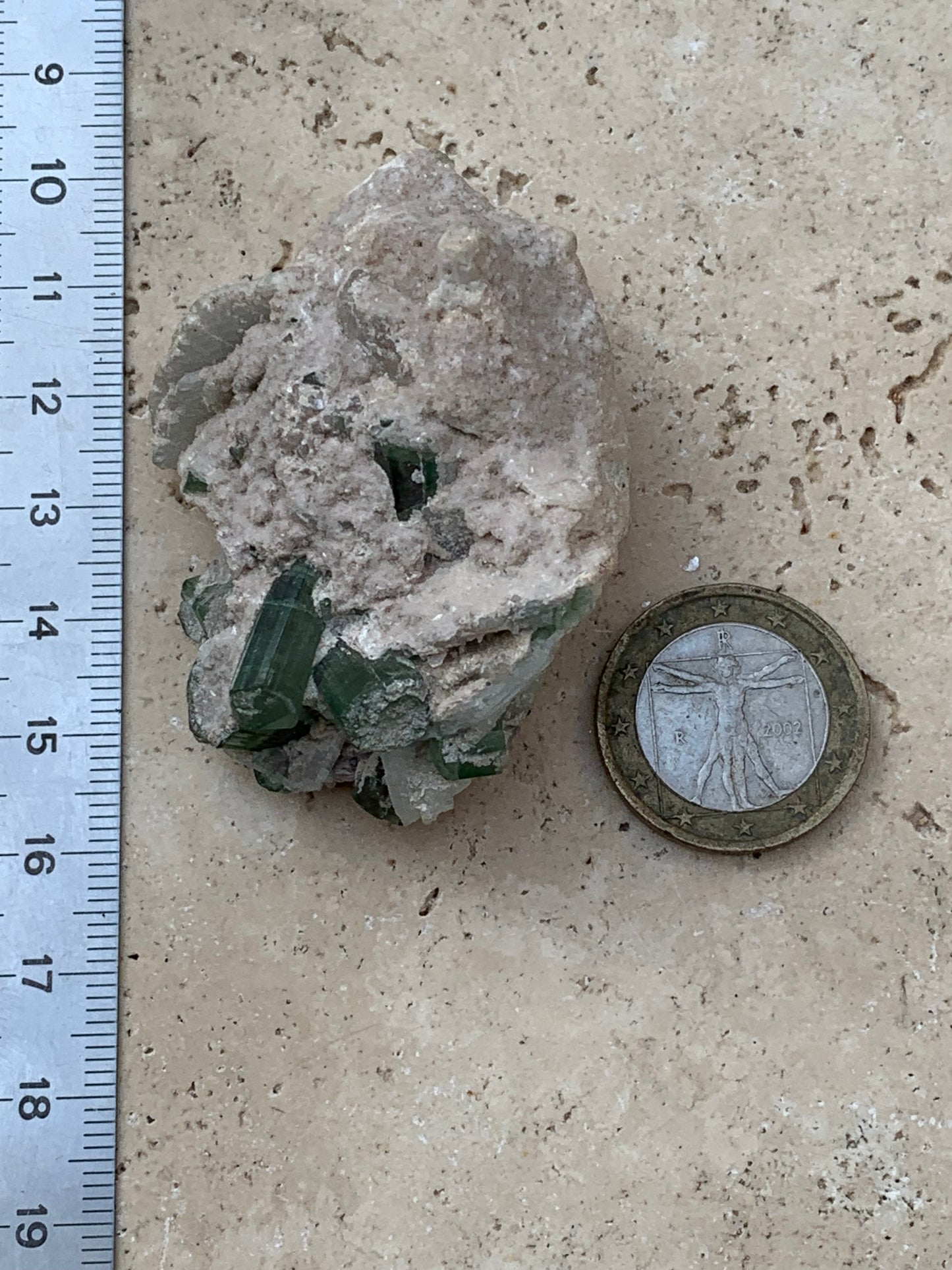 Tourmaline verte/ Verdélite et melon d'eau , spécimen naturel de 58 x 40 x 25 mm - 49,7 grammes !
