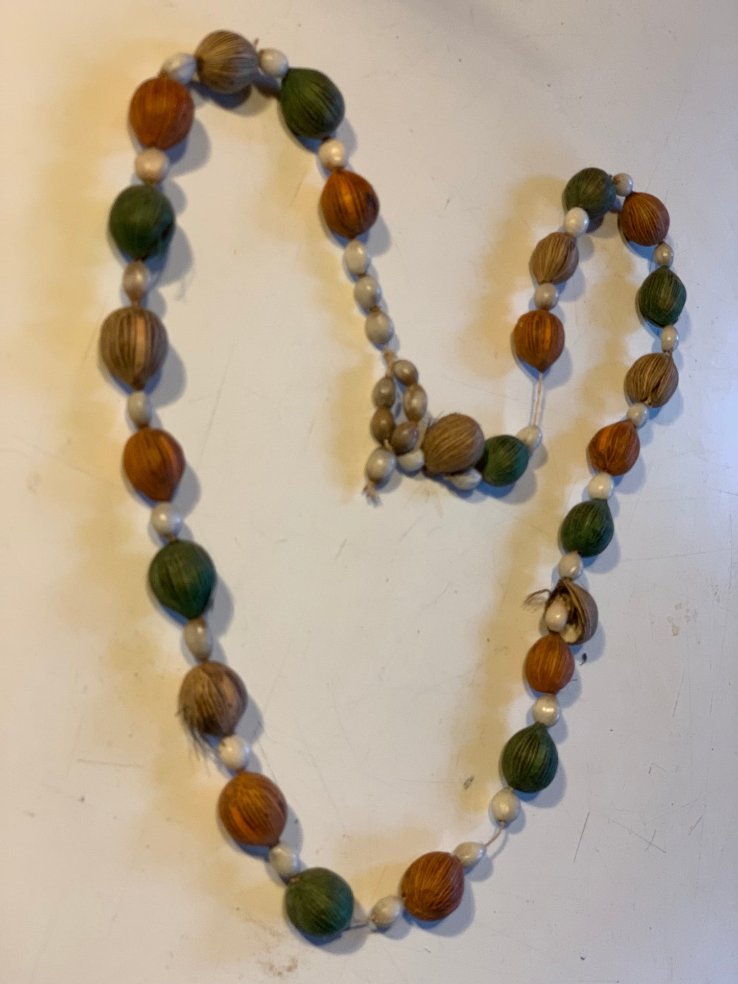 Peruvian necklace made of natural seeds, pearls of ± 8 to 20 mm - 74 cm. Superb piece!