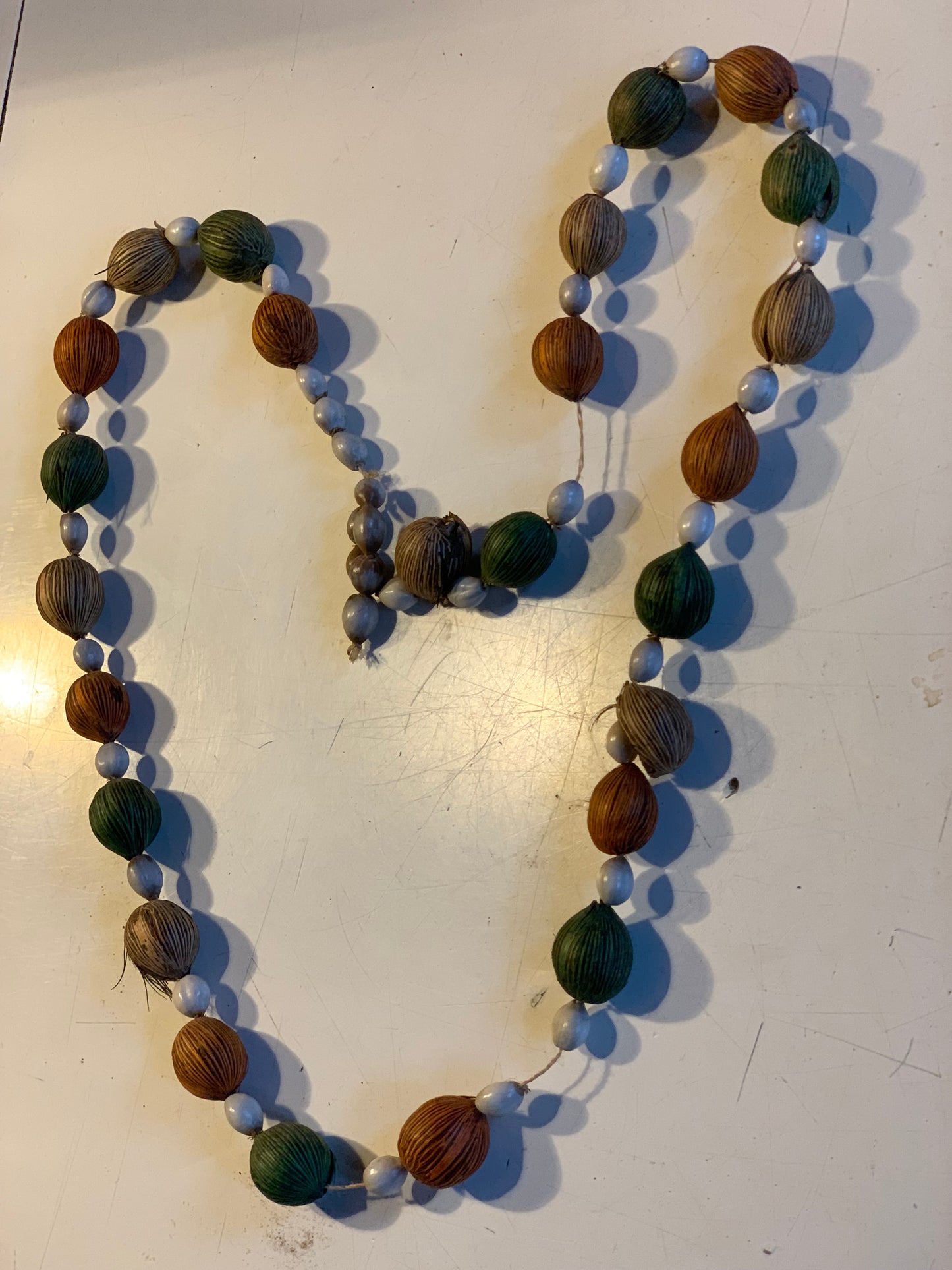 Peruvian necklace made of natural seeds, pearls of ± 8 to 20 mm - 74 cm. Superb piece!
