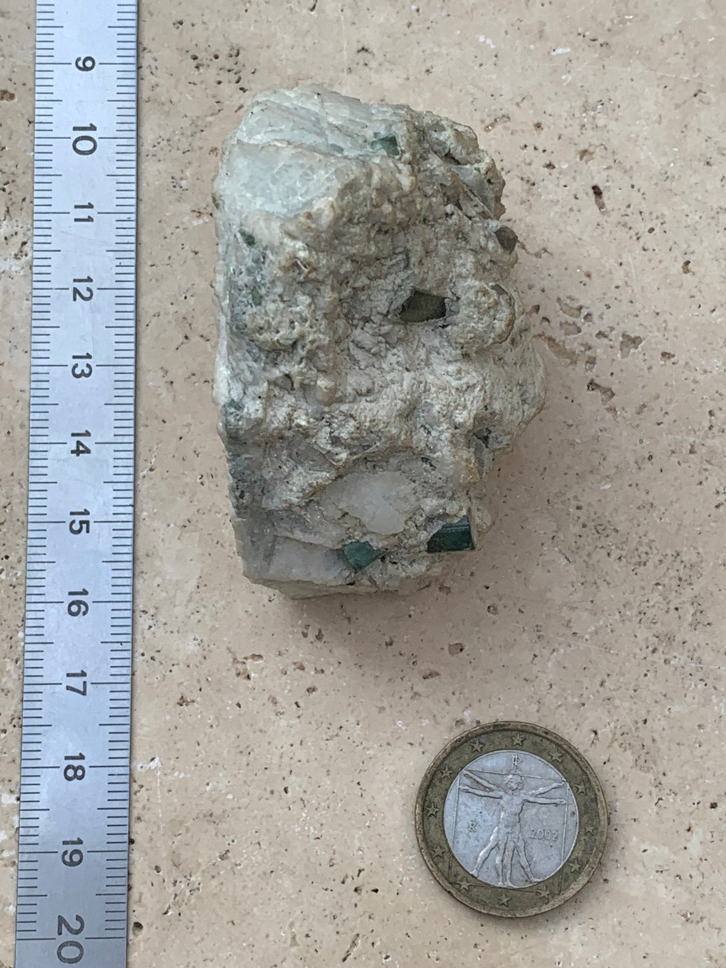 Tourmaline verte/ Verdélite, spécimen naturel de 65 x 45 x 39 mm - 110,7 grammes !