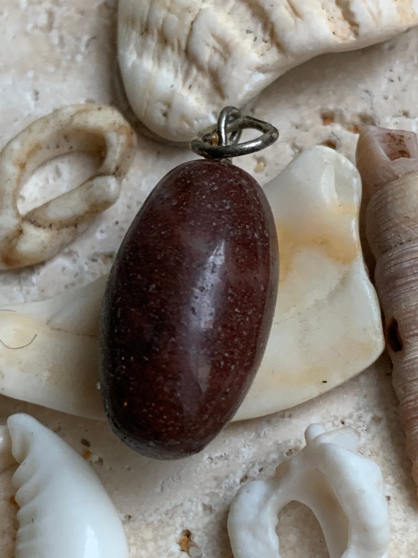 Shiva lingham, pendentif de 28mm x11 de diamètre. Fait sur Argent. Vendu avec cordon réglable de couleur noire !