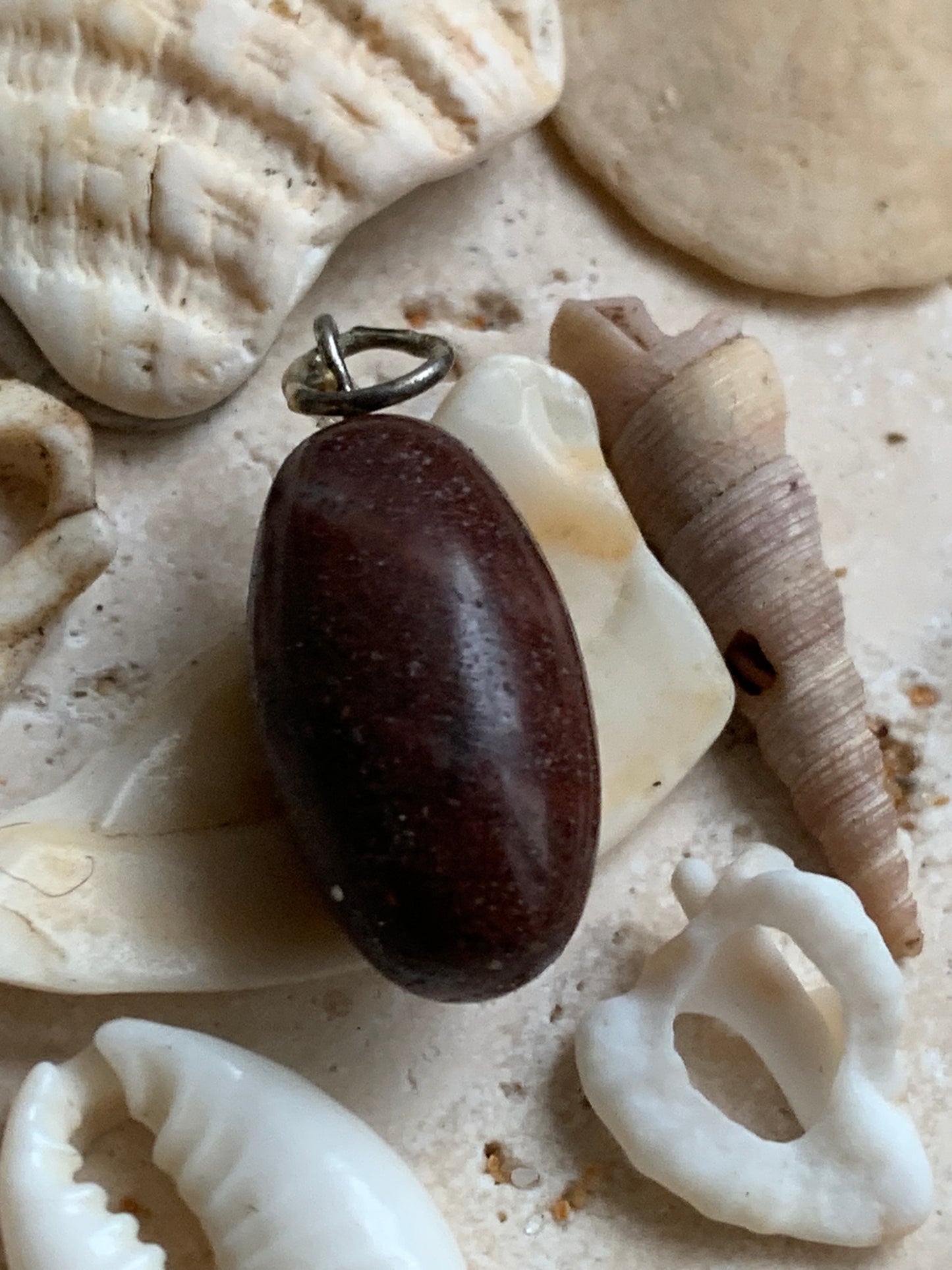 Shiva lingham, pendentif de 28mm x11 de diamètre. Fait sur Argent. Vendu avec cordon réglable de couleur noire !
