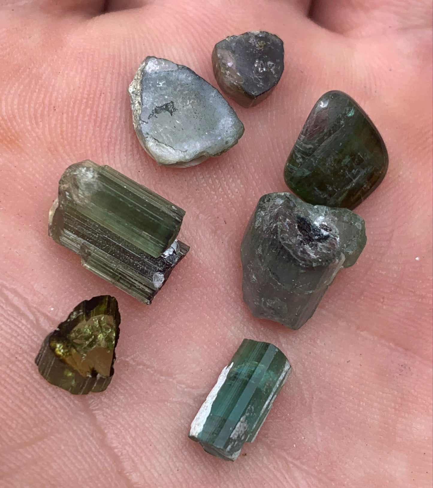 Tourmaline (Verdélite, Indicolite, Melon d'eau), lot de 7 pièces de 5 à 10 mm - 4,7 grammes.