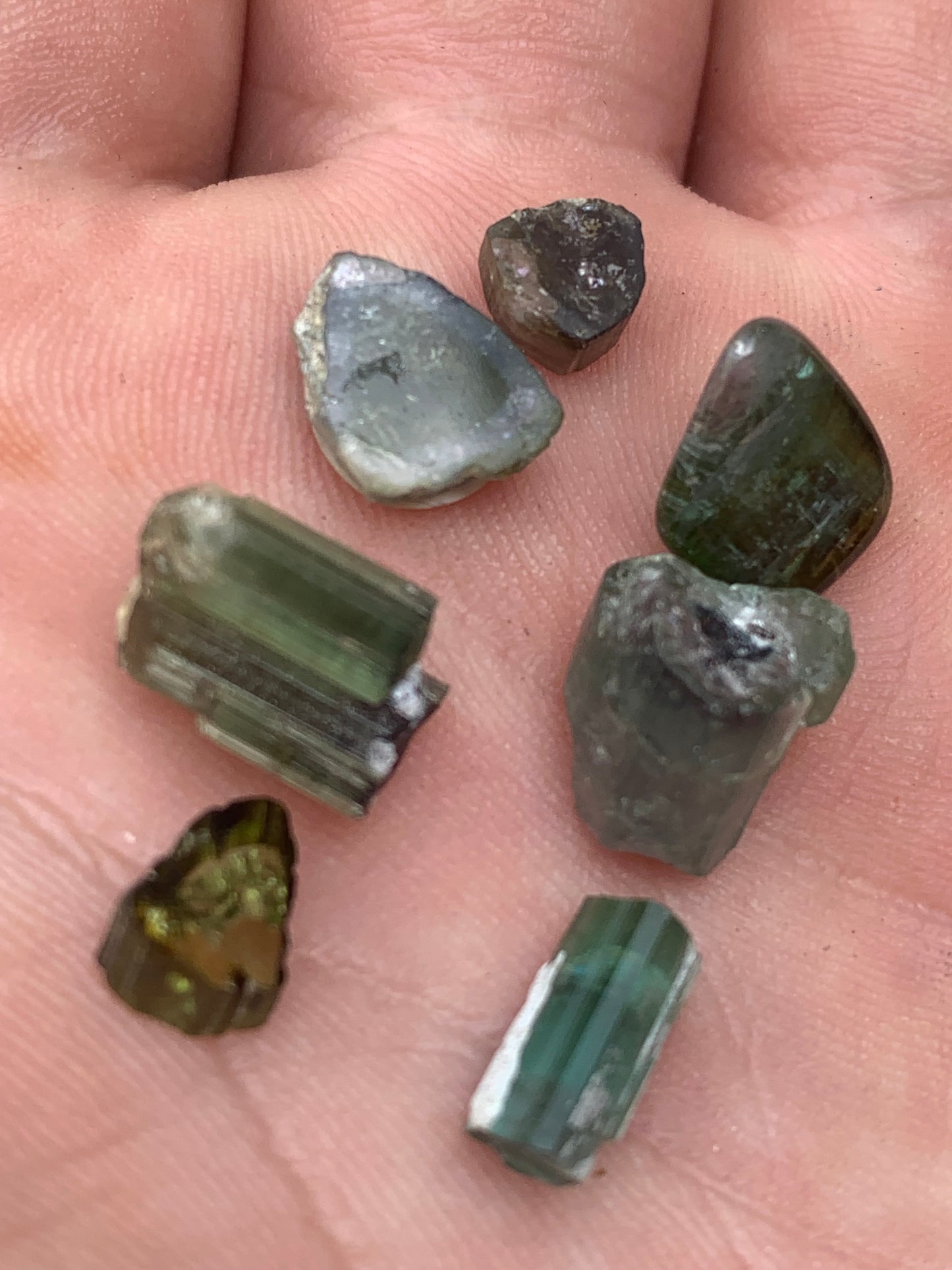 Tourmaline (Verdélite, Indicolite, Melon d'eau), lot de 7 pièces de 5 à 10 mm - 4,7 grammes.