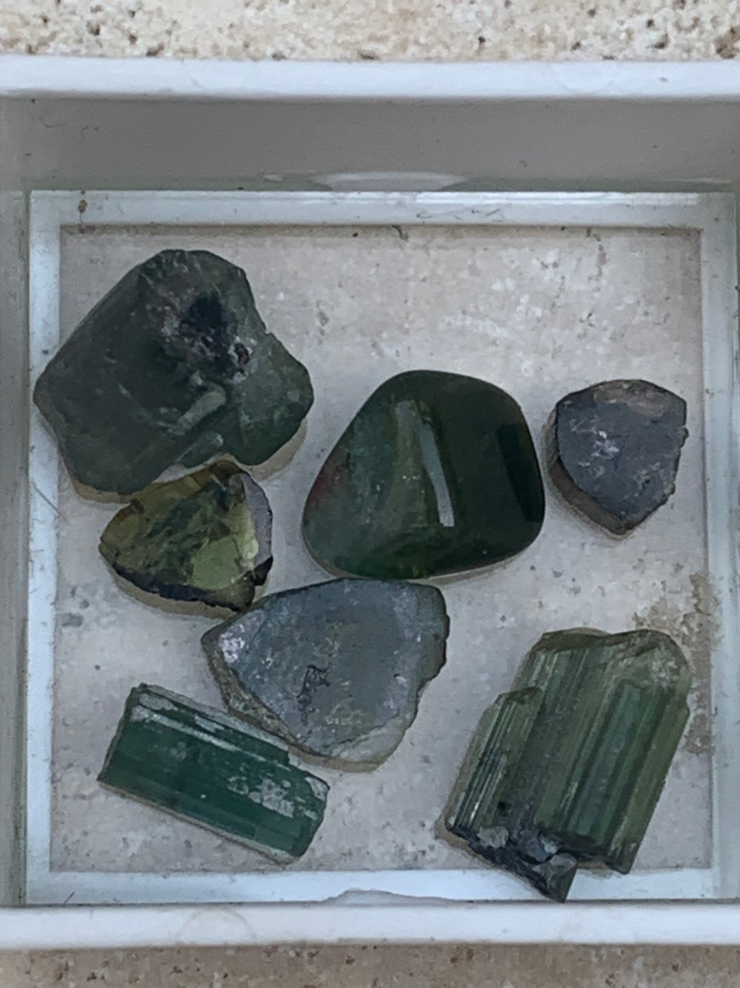 Tourmaline (Verdélite, Indicolite, Melon d'eau), lot de 7 pièces de 5 à 10 mm - 4,7 grammes.
