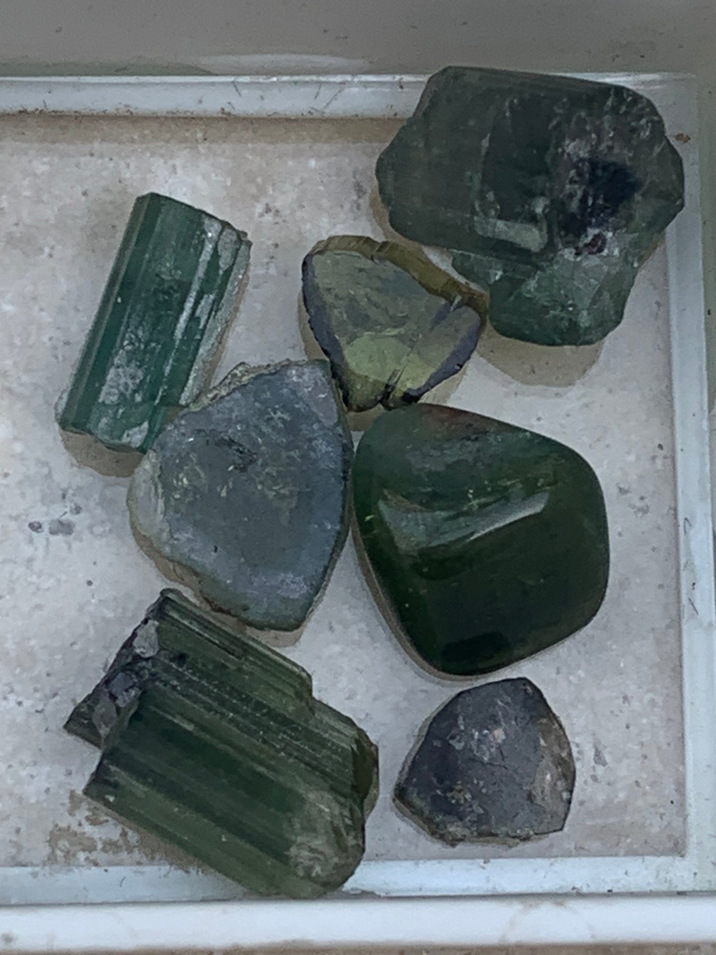 Tourmaline (Verdélite, Indicolite, Melon d'eau), lot de 7 pièces de 5 à 10 mm - 4,7 grammes.