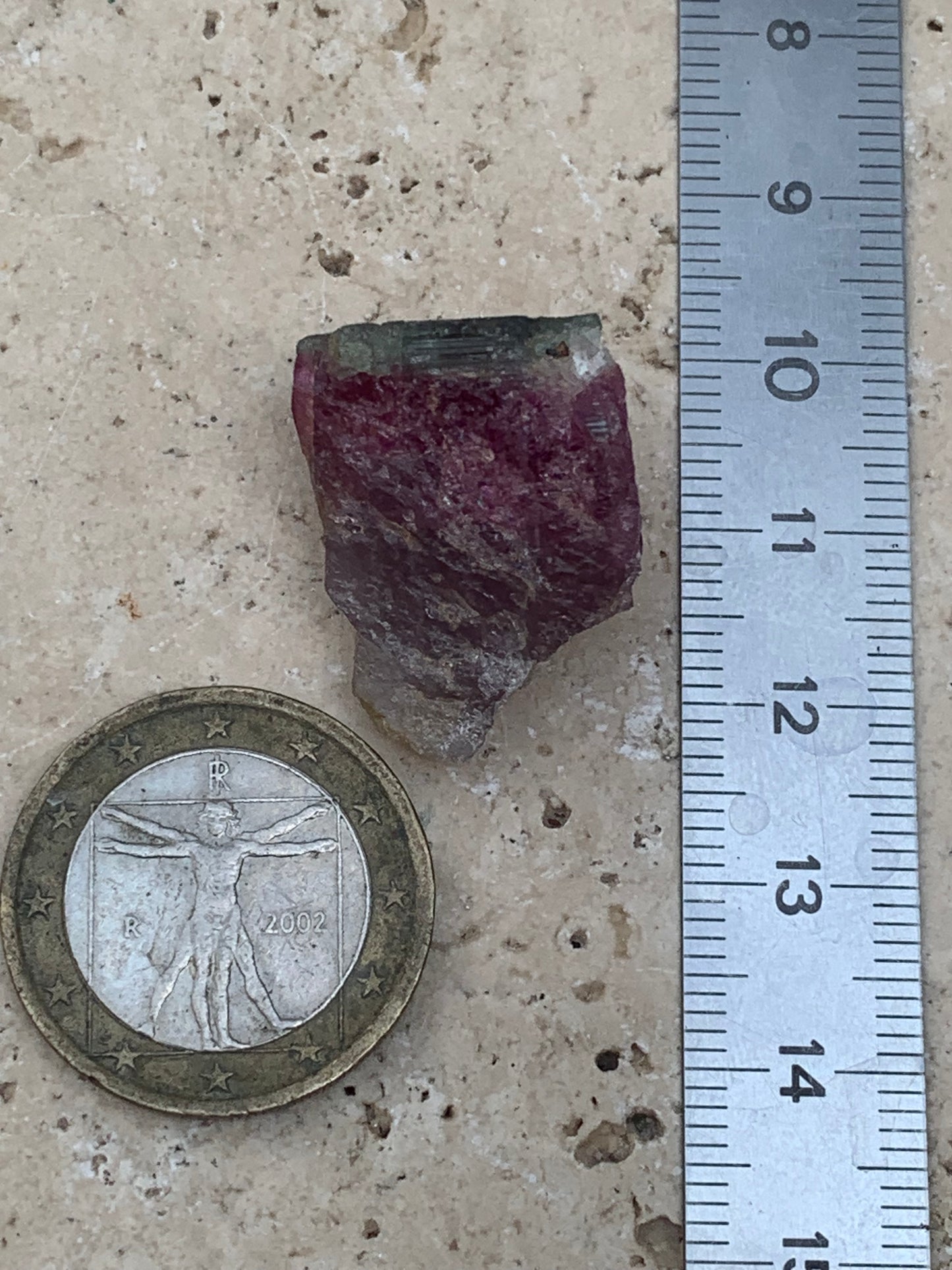 Tourmaline Rubellite, 24 x 20 x 13mm - 7,3 grammes. Une belle pièce naturelle !