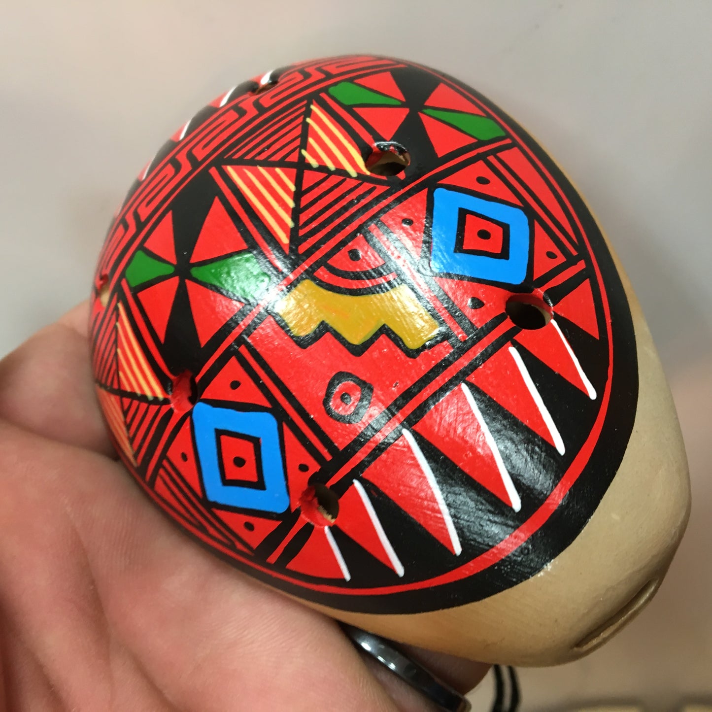 Ocarina en terre cuite avec des dessins typique du Pérou. 3 modèles au choix ! Des sons profonds comme la terre !