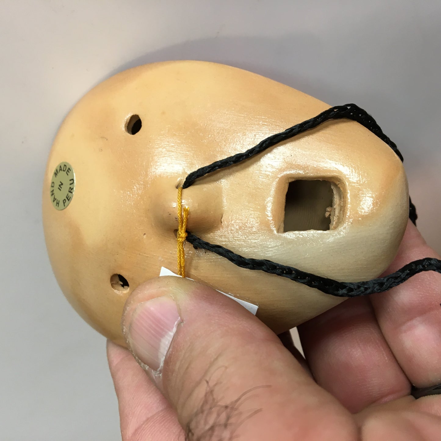 Ocarina en terre cuite avec des dessins typique du Pérou. 3 modèles au choix ! Des sons profonds comme la terre !