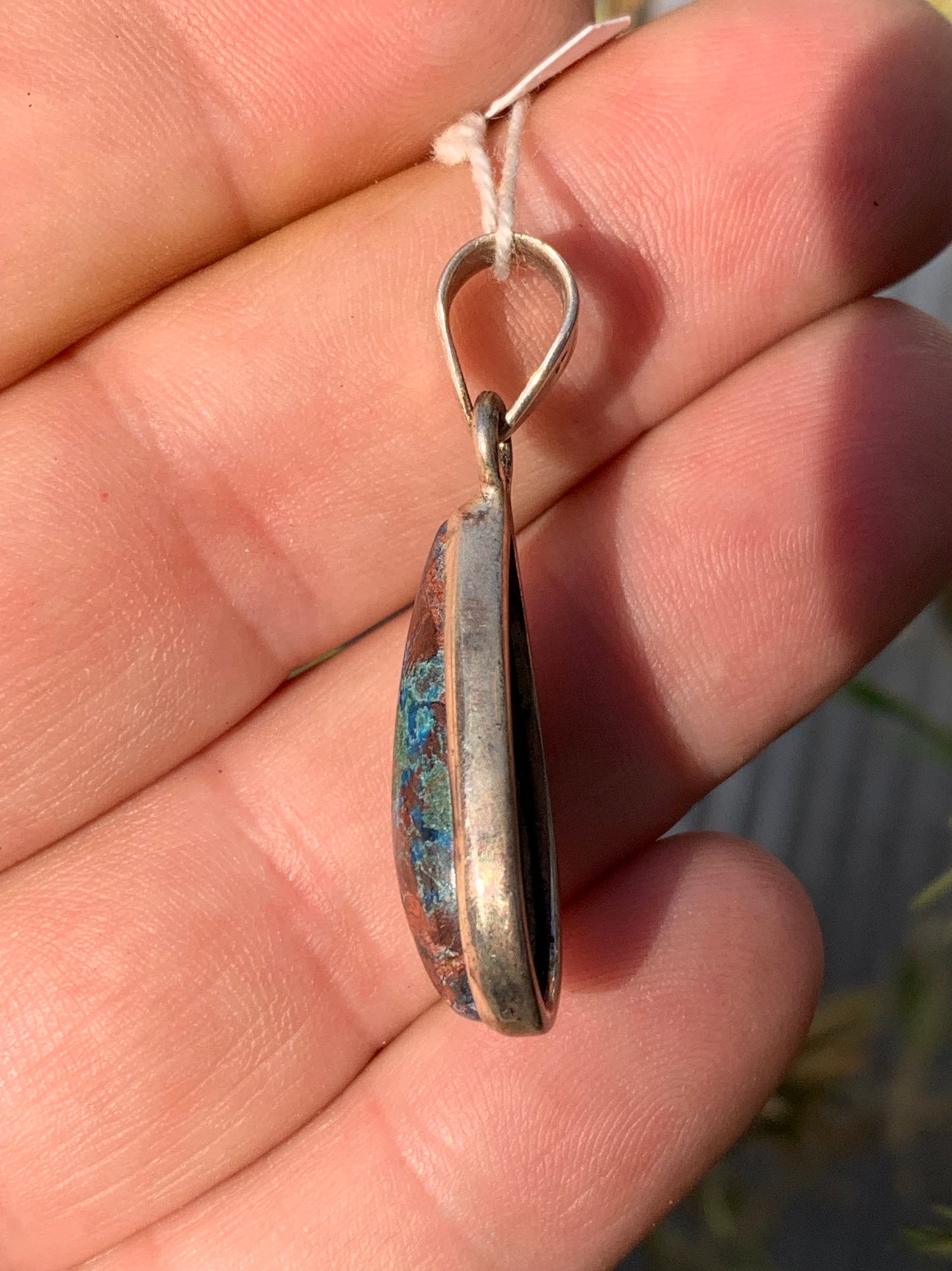 Chrysocolle ! Pendentif unique en Argent, 38 mm de hauteur x 13 de largeur x 7 d'épaisseur. Vendu avec cordon réglable de couleur noire. Fait par Gen & Zen !