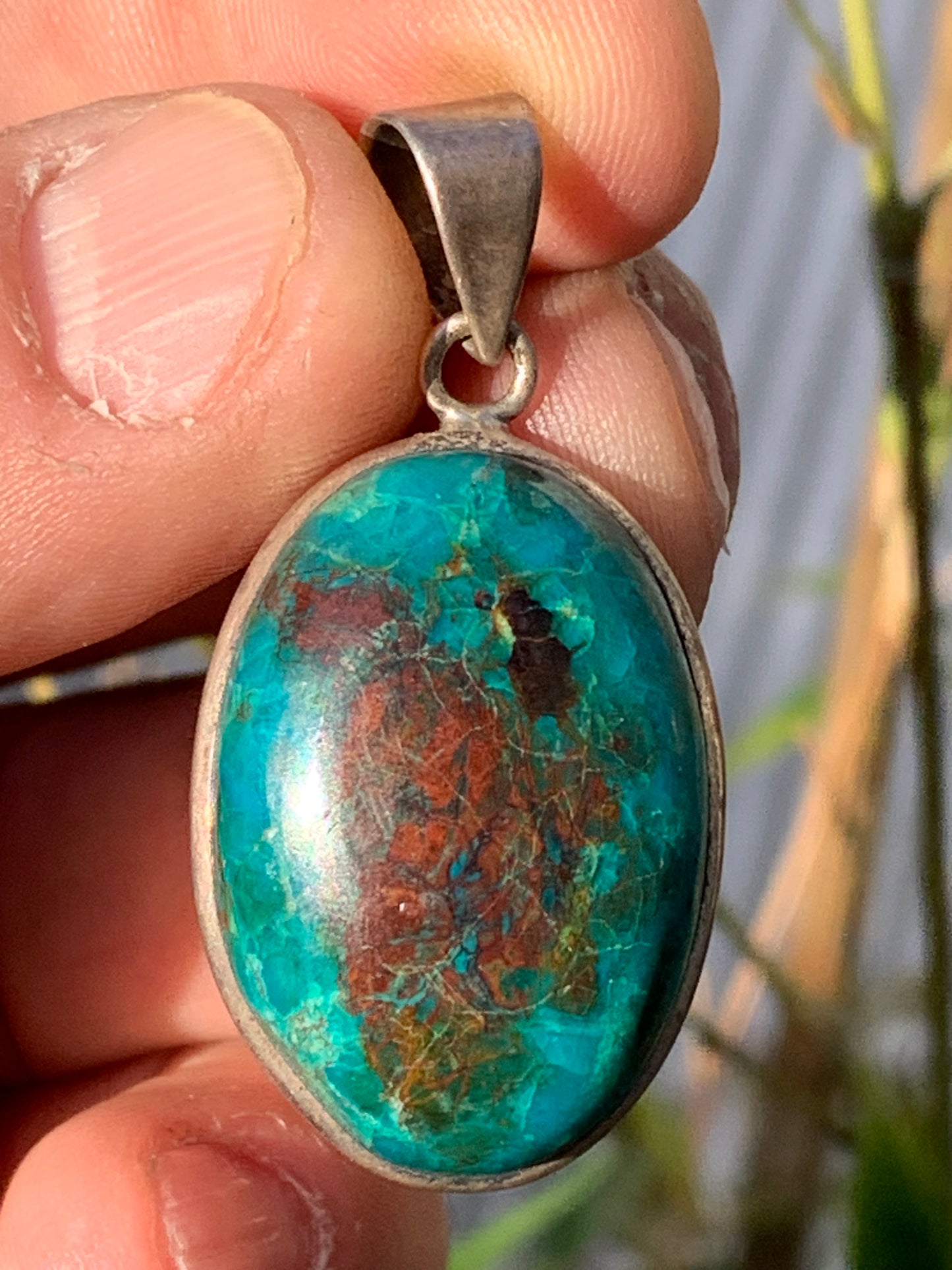 Chrysocolle ! Pendentif unique en Argent, 45mm de hauteur x 21 de largeur x 10 d'épaisseur. Vendu avec cordon réglable de couleur noire. Fait par Gen & Zen !
