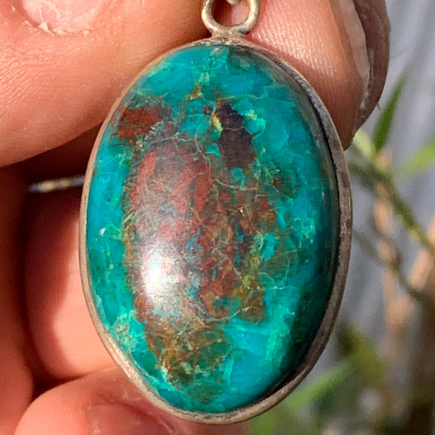 Chrysocolle ! Pendentif unique en Argent, 45mm de hauteur x 21 de largeur x 10 d'épaisseur. Vendu avec cordon réglable de couleur noire. Fait par Gen & Zen !