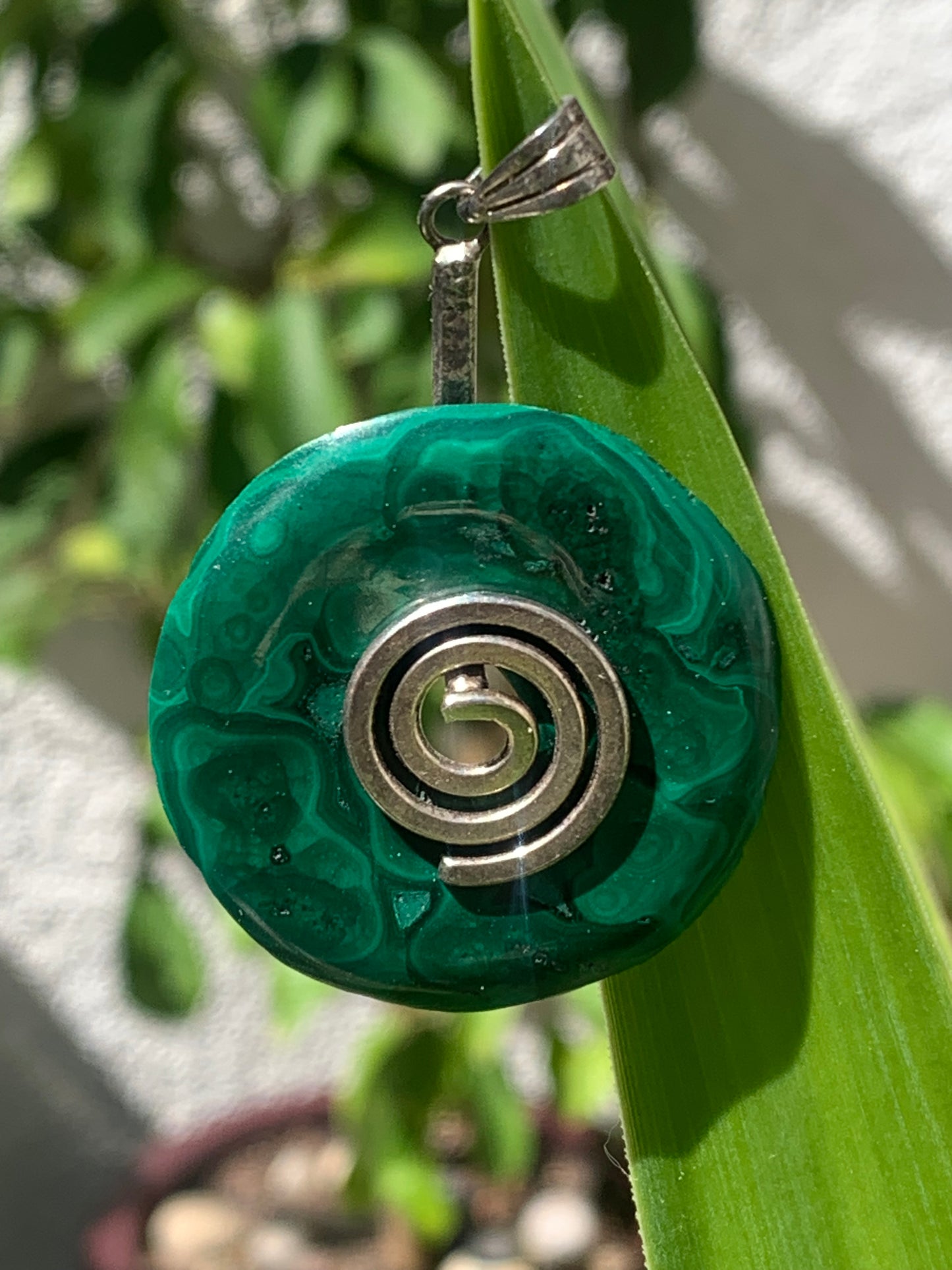 Monture pour pendentif 'Donuts', 50mm de hauteur x 15 de largeur x 10 d'épaisseur. Parfait pour mettre en valeur votre pendentif !