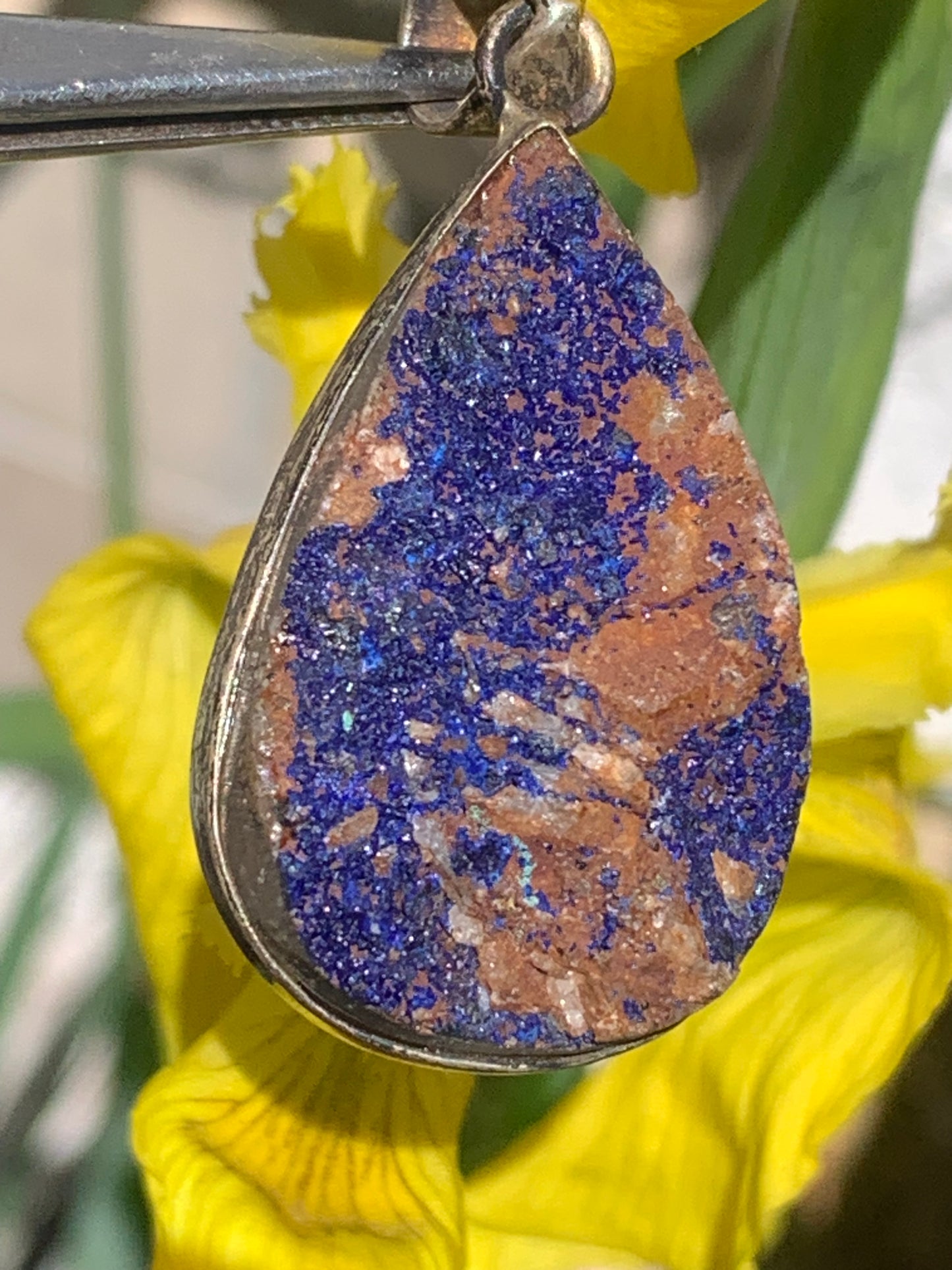 Azurite, pendentif en Argent de 46mm de hauteur x 22 de largeur x 9 d'épaisseur. Vendu avec cordon réglable de couleur noire offert !