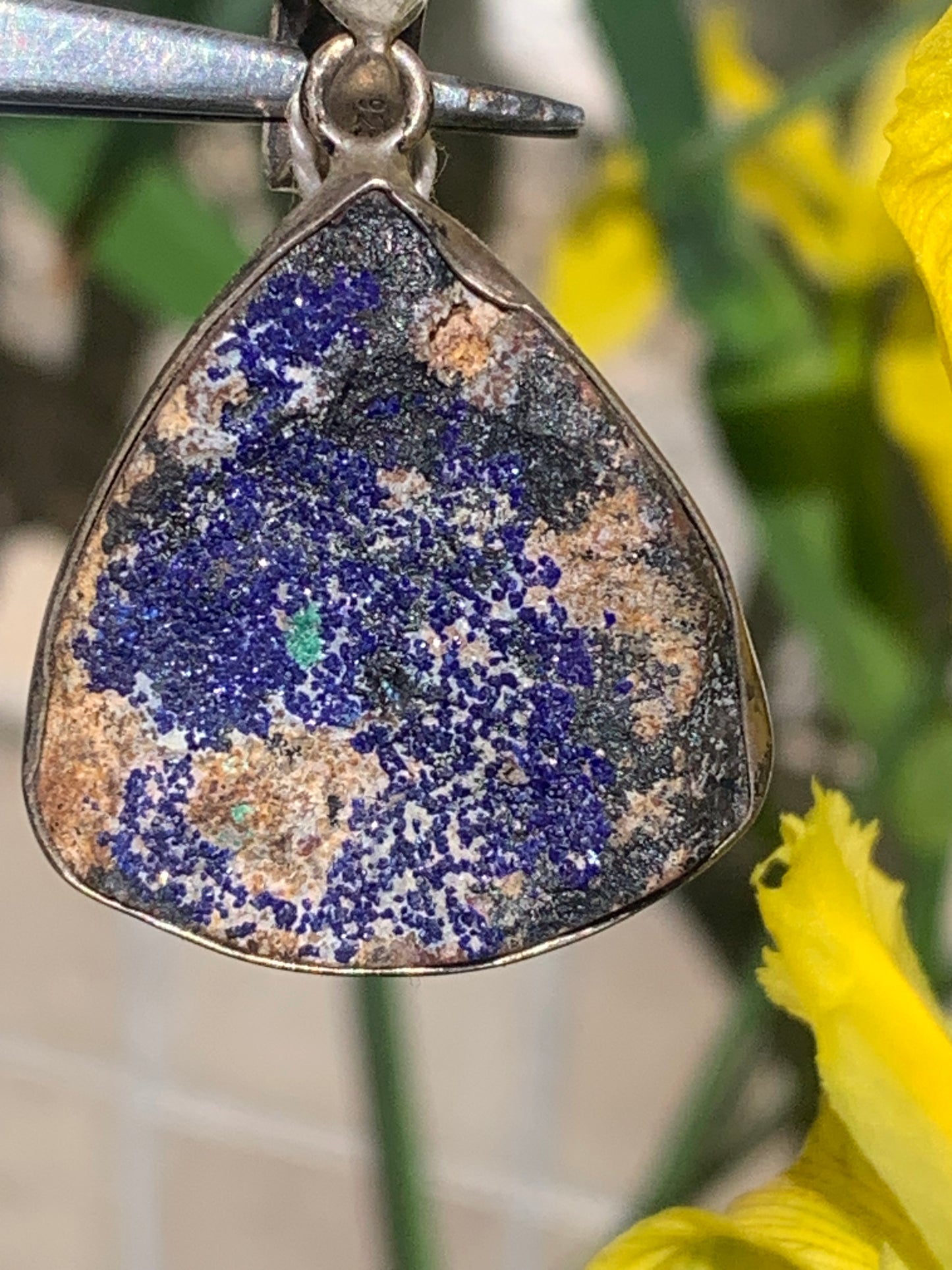 Azurite, pendentif en Argent de 42mm de hauteur x 27 de largeur x 8 d'épaisseur. Vendu avec cordon réglable de couleur noire offert !