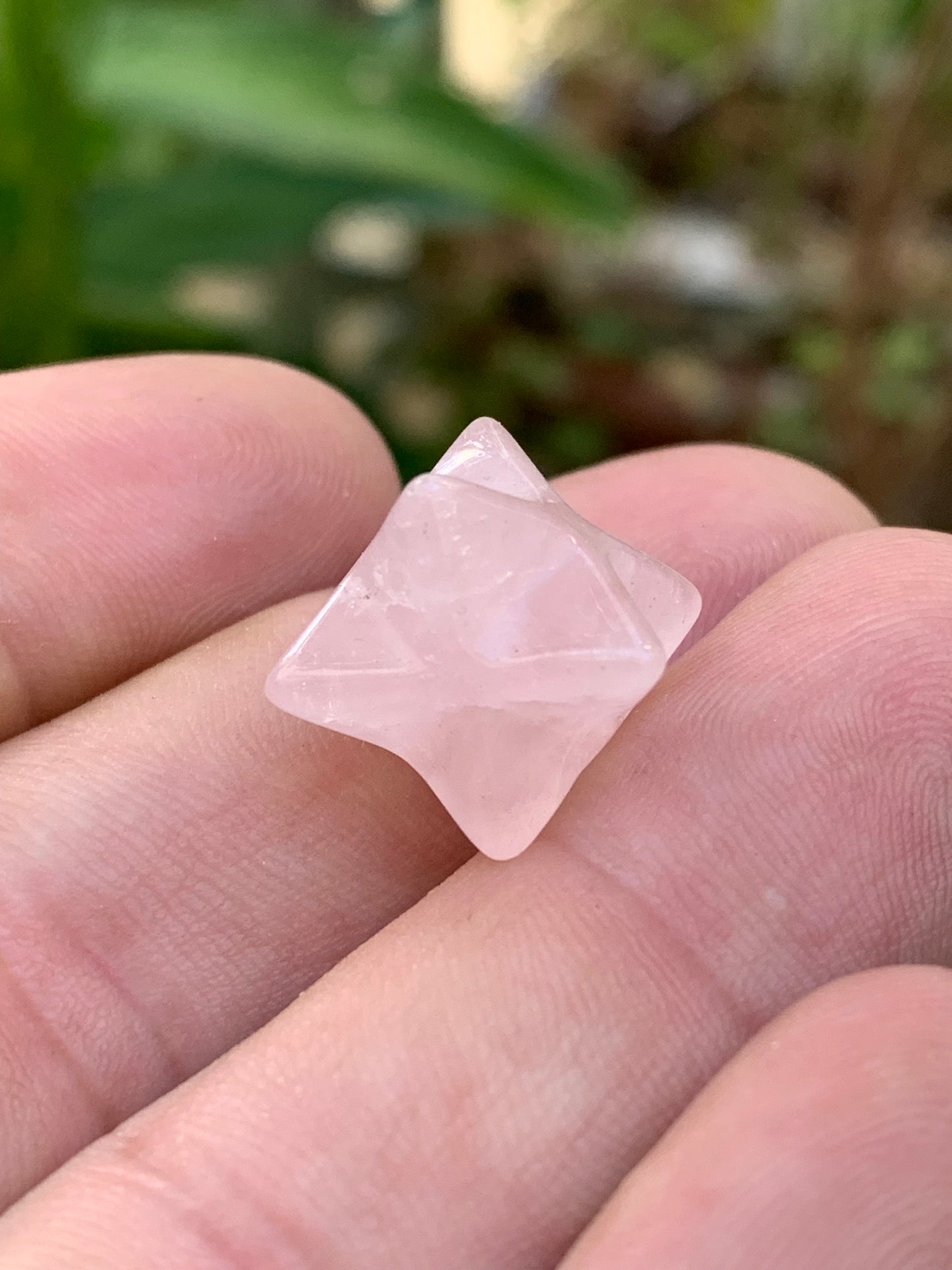 Mercaba/ Mercabah/ Merkabah (étoile à 8 branches), en Quartz rose. De 12x12x12mm - 3,7 grammes. Qualité A à AAA !