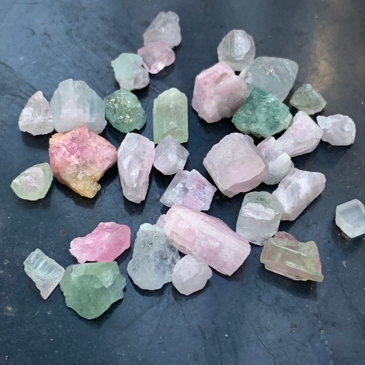 Tourmaline multicolore, lot de 5 grammes - morceaux de 5mm x4 x3 environ. Parfait en bijouterie, collection ,exposition...