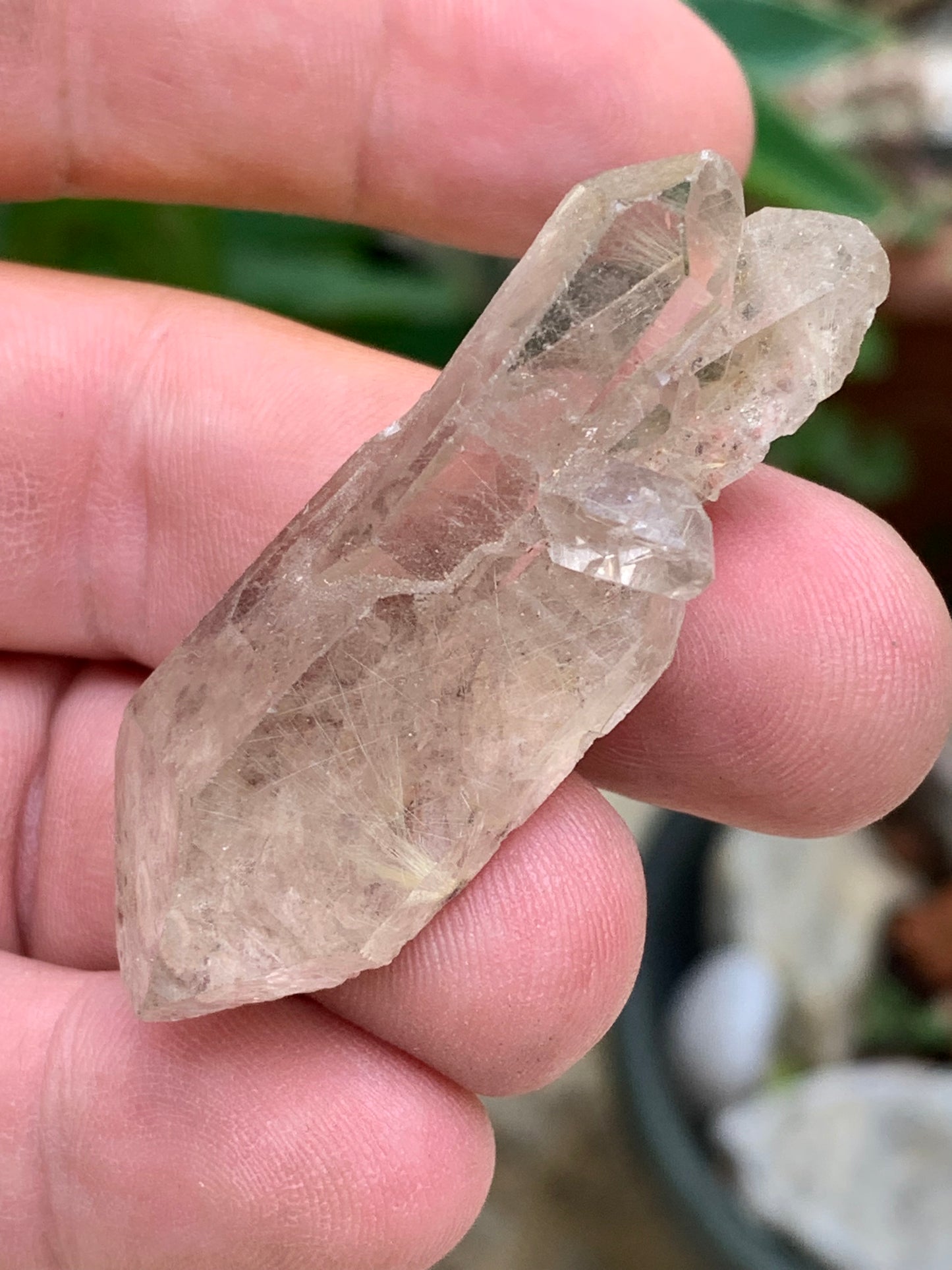 Cristal de roche fumé/ Quartz fumé, pointe naturelle de 55x25x17mm - 22 gr., très belle qualité, très belle pureté !