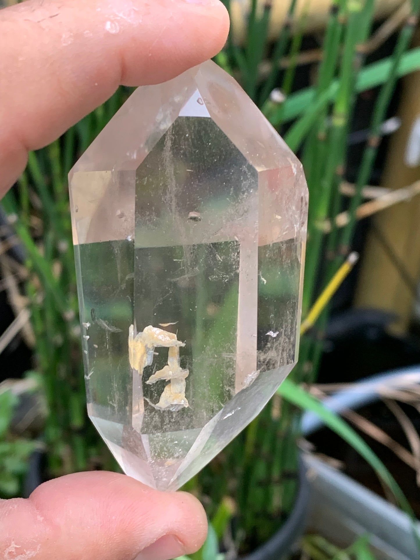 Cristal de roche fumé/ Quartz fumé, pointe bi-déterminée naturelle de 83x43x33 mm - 148,8 gr., très belle qualité, très belle pureté !