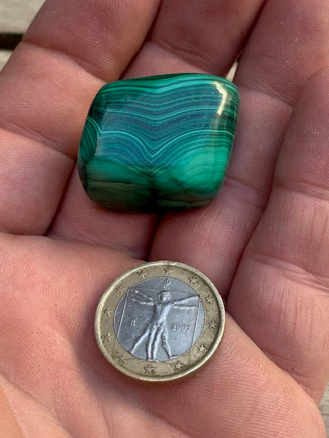 Malachite, tumbled stone of 30 mm x 22 x 21 - 38 gr.