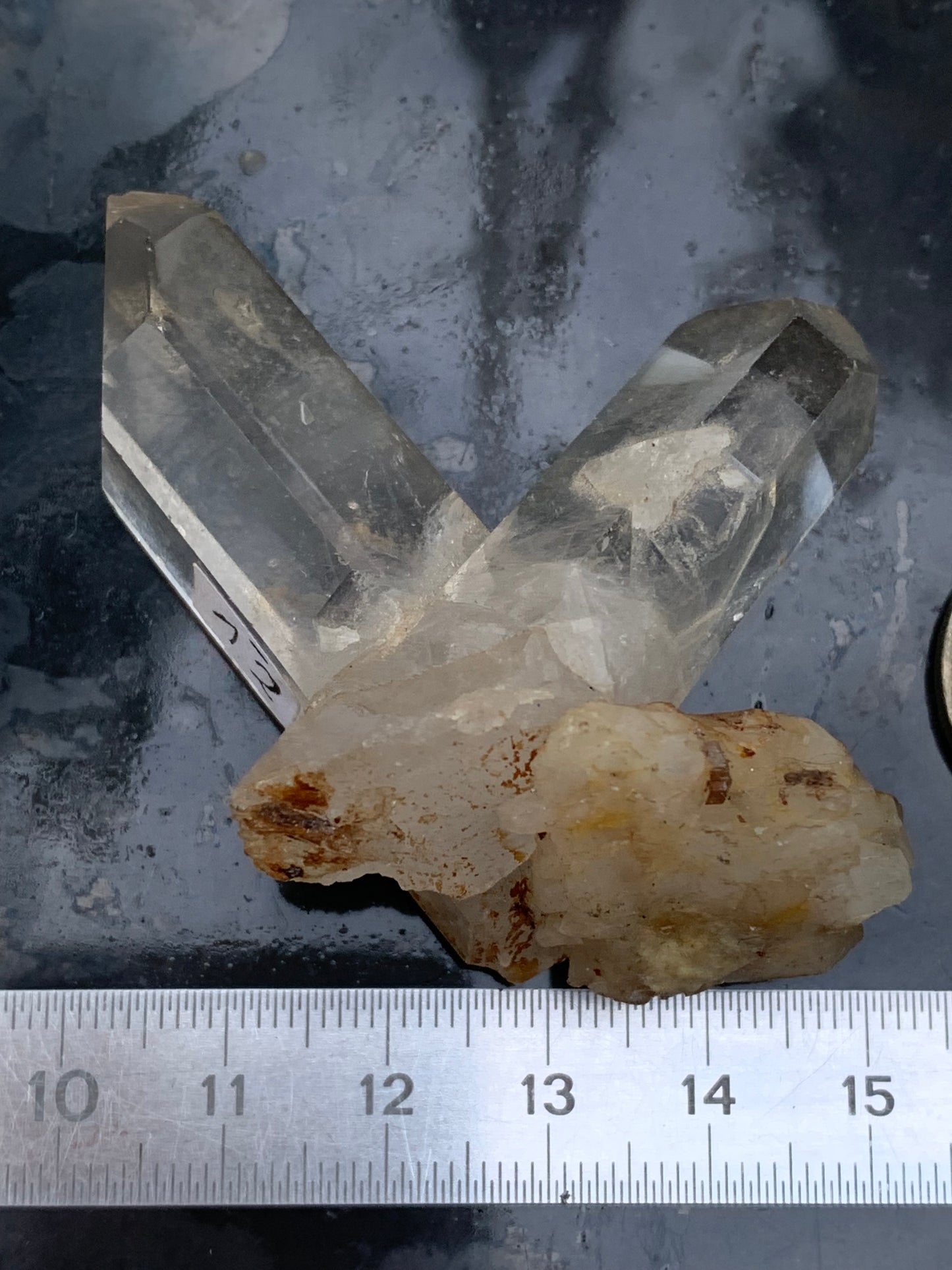 Cristal de Roche - Double pointe laser naturelle - ± 48 de haut x 50 de large x 32 mm d'épaisseur - 43,4 gr. !