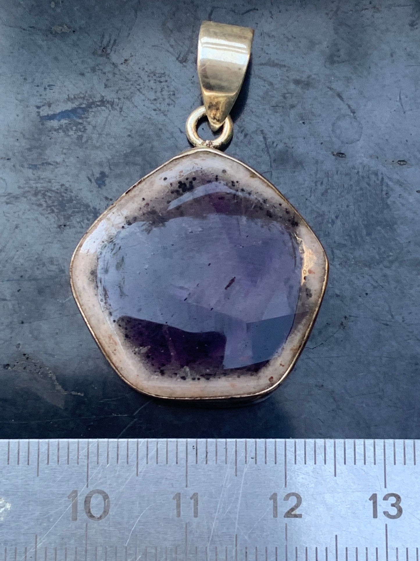 Améthyste 'super 7/ super seven', pendentif en Argent de 40mm de hauteur x 25 de largeur x 6 d'épaisseur. Vendu avec cordon réglable de couleur noire offert !