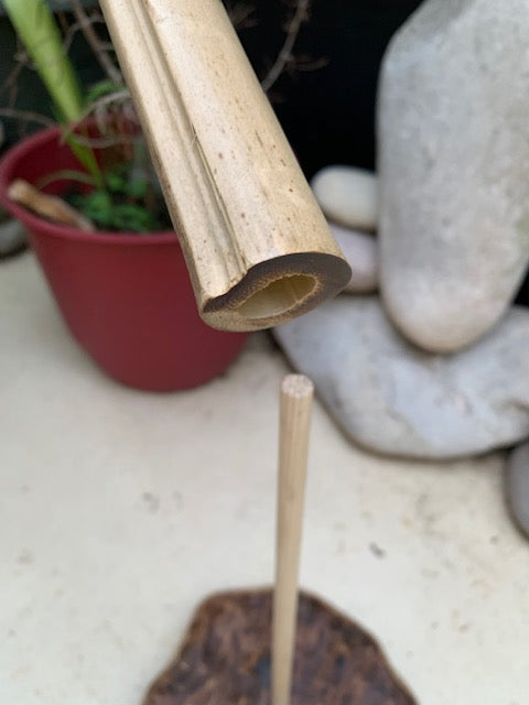 Medium size stand, 73 cm - made of bamboo, it rotates on its base, detachable trunk, foldable branches. Perfect for wind chimes up to 65 cm tall, or for playing standing with Koshi, Zaphir, or Tingshas…