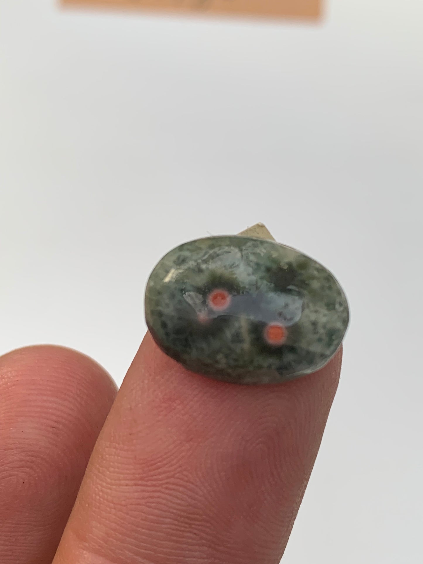 Rubis Fuchsite, cabochons au choix de 2,1 à 13,2 grammes. Taille de 17 à 48 mm. Parfait en collection, bijouterie, exposition...