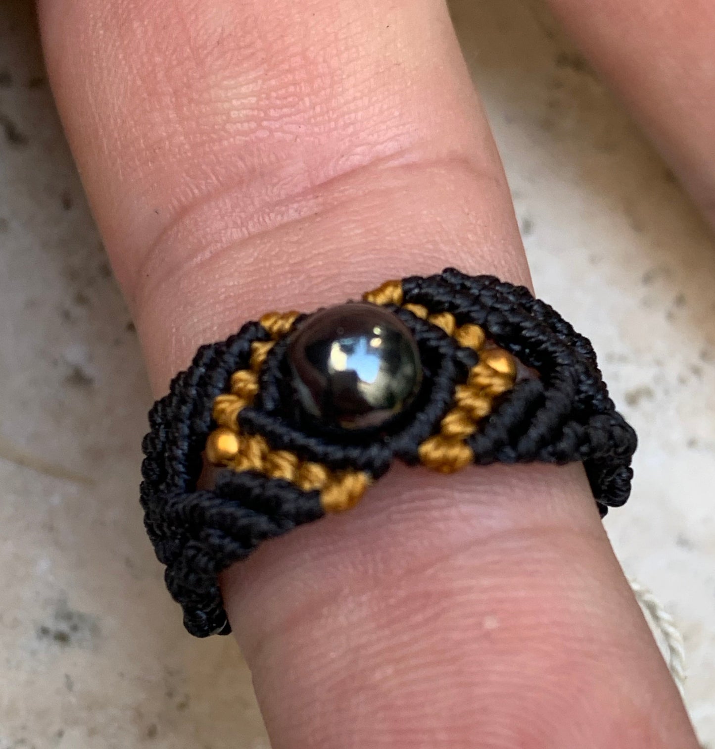 đ§” Bague fait main en coton rĂ©sistant et perles AAA â Taille au choix, finitions soignĂ©es et sur mesure !