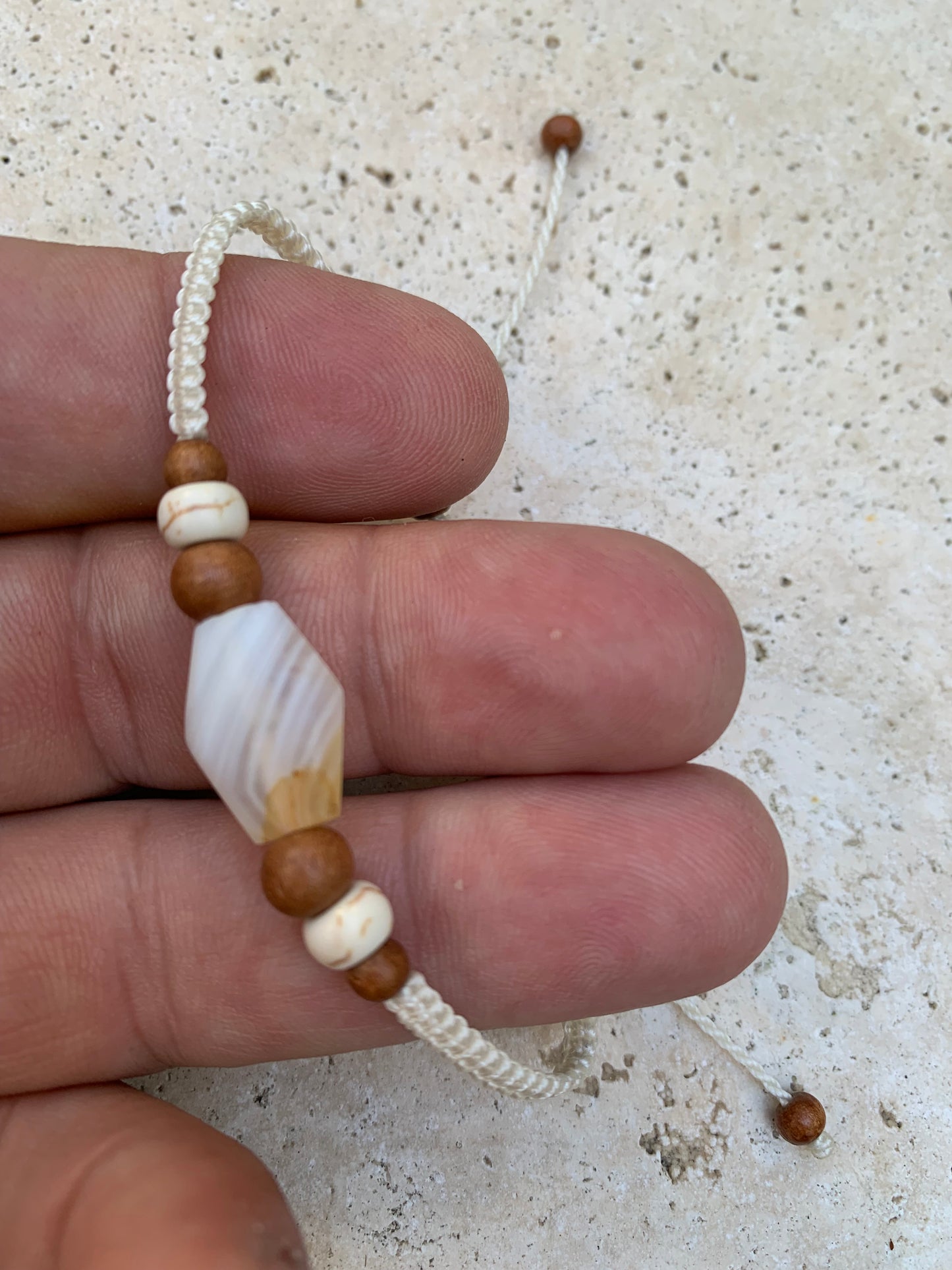 đ§” Bracelet fait main en coton tressĂ© et pierre naturelle â CrĂ©ation unique CrĂ©atipik