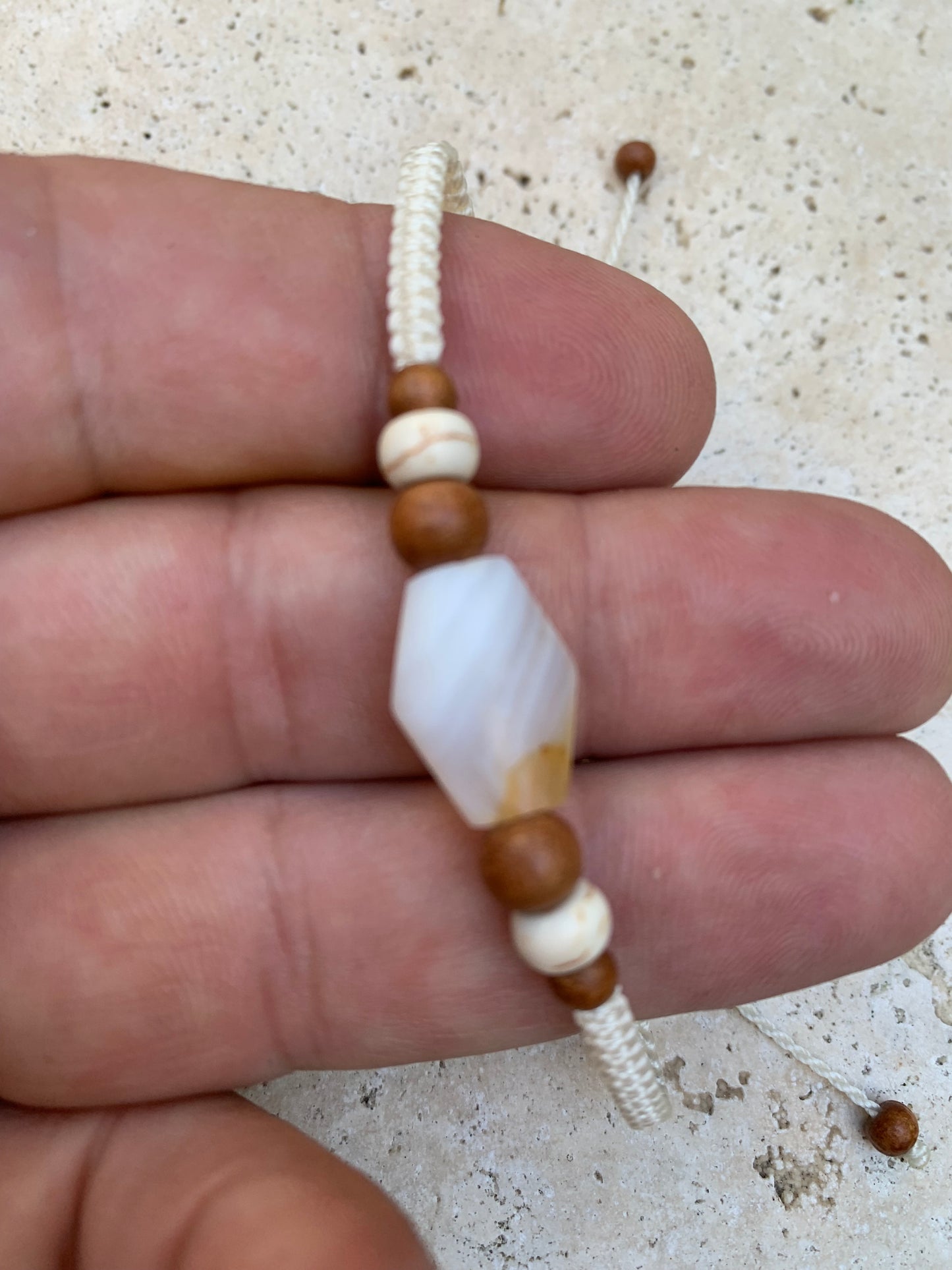 đ§” Bracelet fait main en coton tressĂ© et pierre naturelle â CrĂ©ation unique CrĂ©atipik