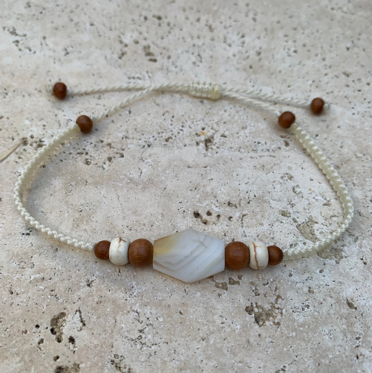 đ§” Bracelet fait main en coton tressĂ© et pierre naturelle â CrĂ©ation unique CrĂ©atipik