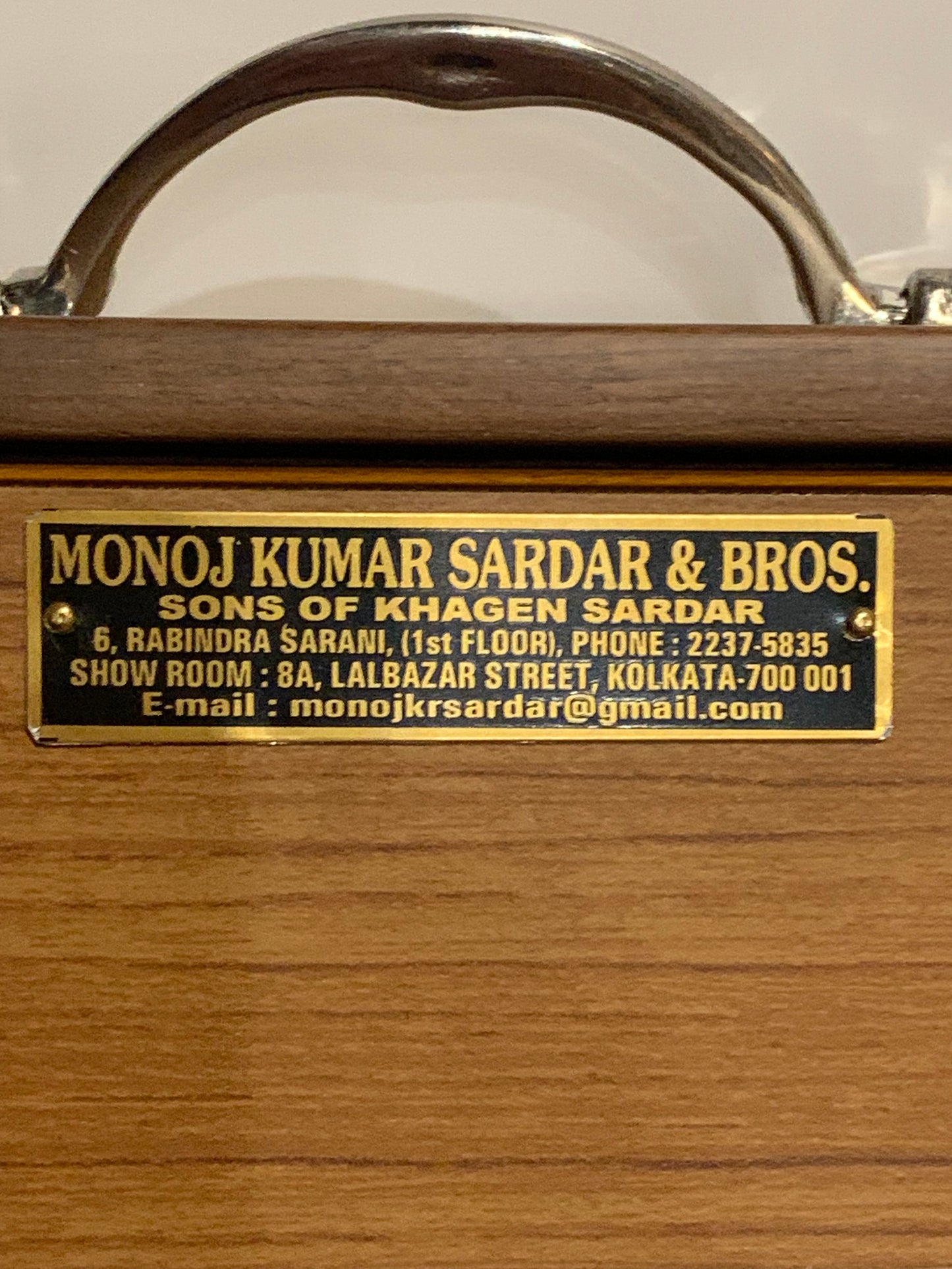 Shruti Box de qualité supérieure - Au choix en 432 ou 440 hertz. Marque 'Monoj Kumar Sardar & B.' - 3 rangées d'octaves. 41 × 32 × 8,50cm - 5,90 kg. Vendu avec housse !