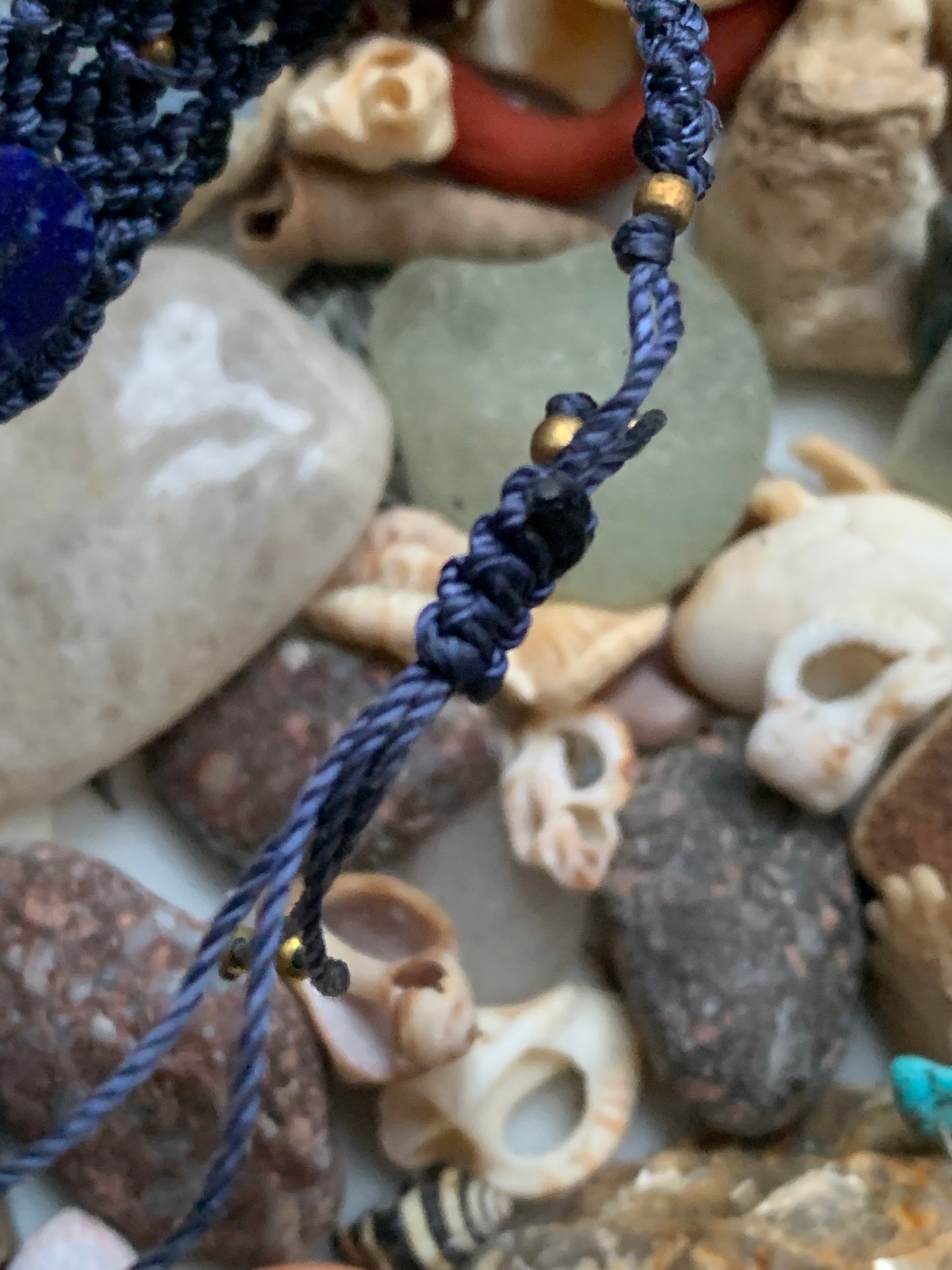 🧵 Bracelet fait main en coton tressé et pierre naturelle en lapis lazuli – Création unique Créatipik