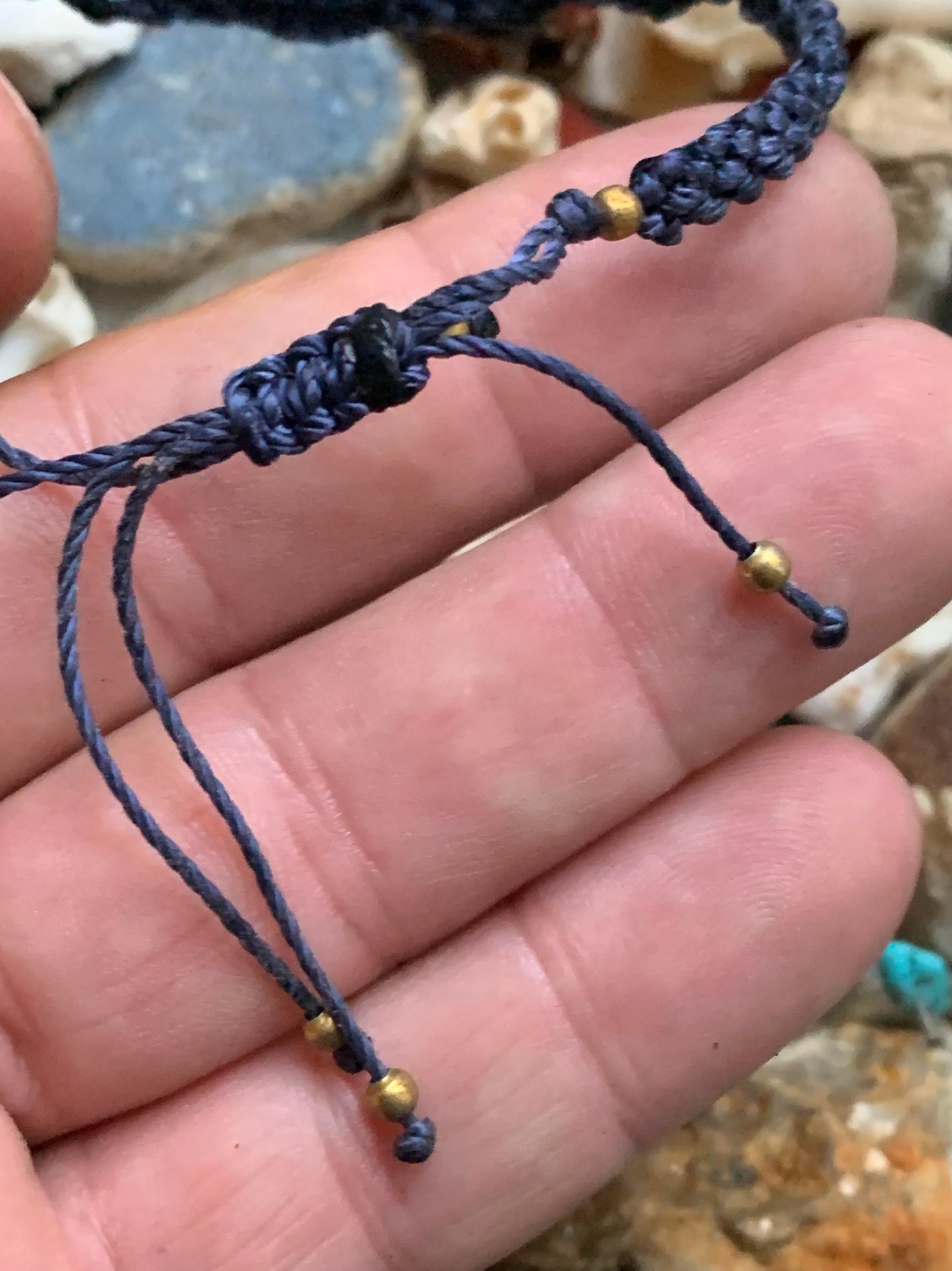 🧵 Bracelet fait main en coton tressé et pierre naturelle en lapis lazuli – Création unique Créatipik