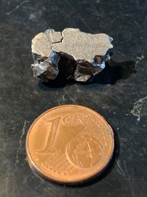 Météorite Campo Del Cielo d'Argentine de 16 x 11 x 8 mm - 4,8 gr.