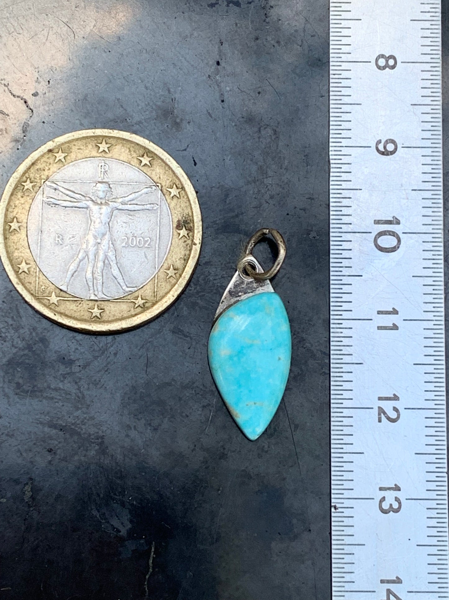 Turquoise des U.S.A ! Pendentif en Argent 925 de 24mm de hauteur x 10 de largeur x 4 d'épaisseur. Vendu avec cordon réglable de couleur noire !