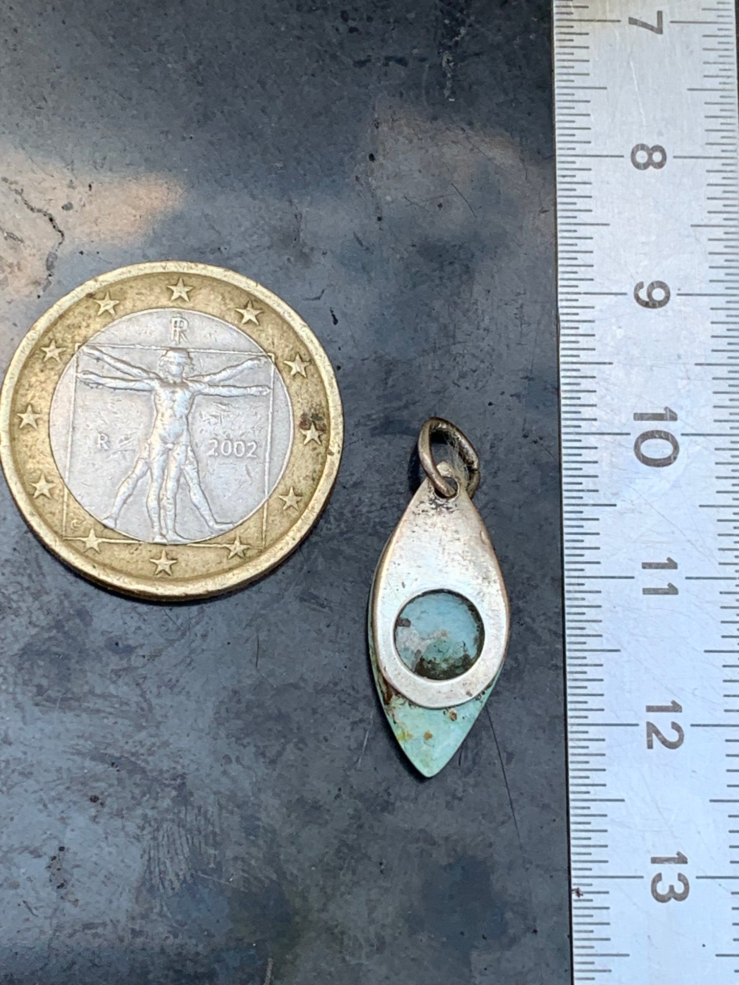 Turquoise des U.S.A ! Pendentif en Argent 925 de 24mm de hauteur x 10 de largeur x 4 d'épaisseur. Vendu avec cordon réglable de couleur noire !