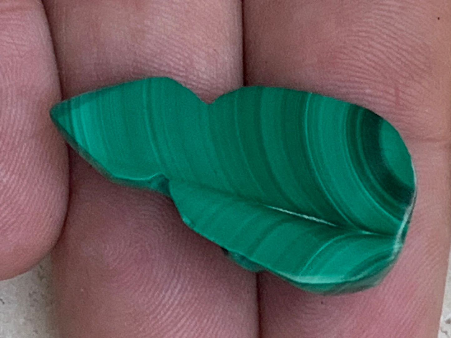 Malachite, cabochon de 33x20x9 - 7,9 grammes. Parfait en bijouterie, collection ,exposition...