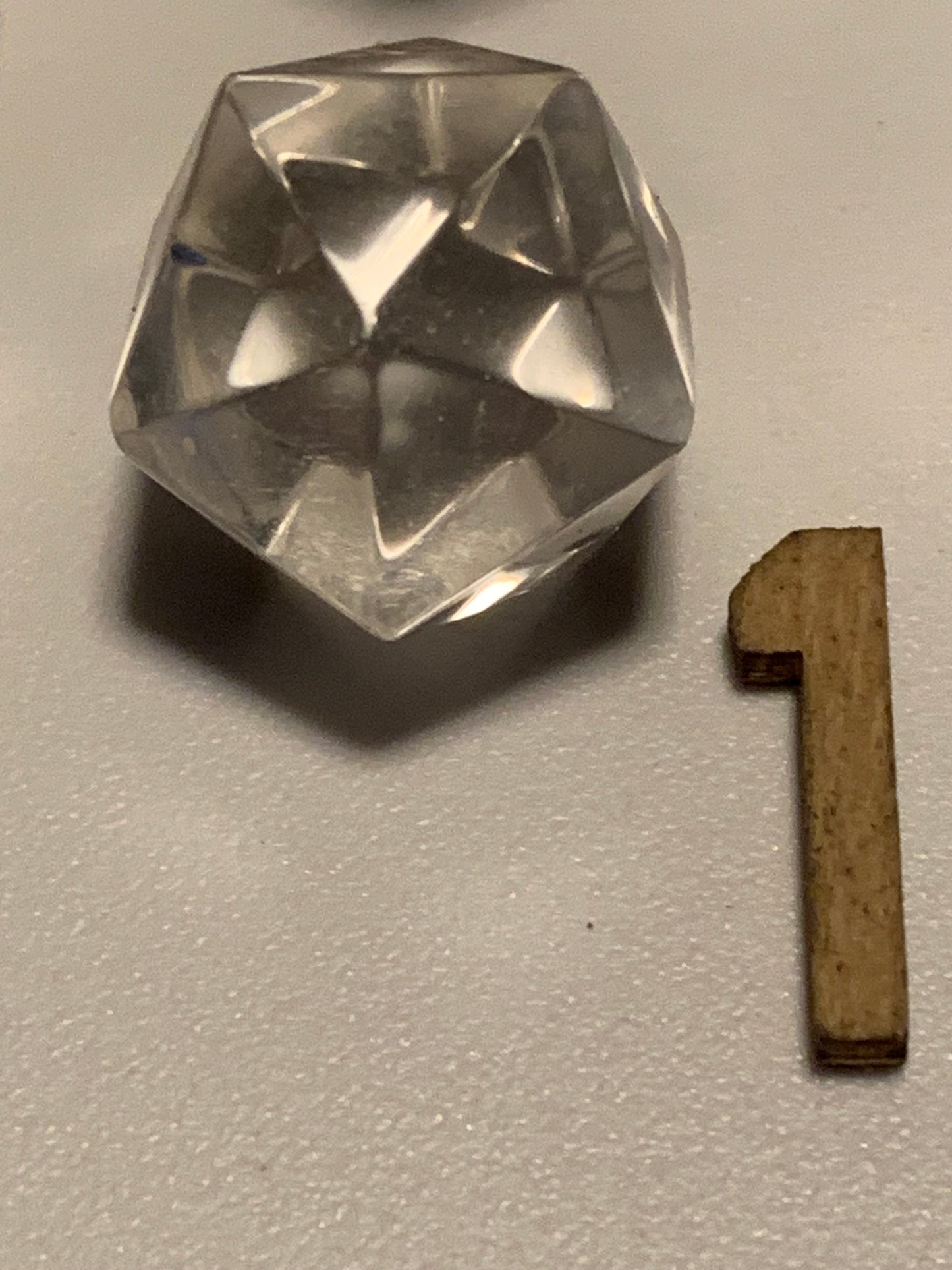Icosaèdre en cristal de roche, un des 5 Solides de Platon, taille S à XL. Modèles au choix - Vente à l'unité. ± 2 à 6 cm. Qualité A à AAA !