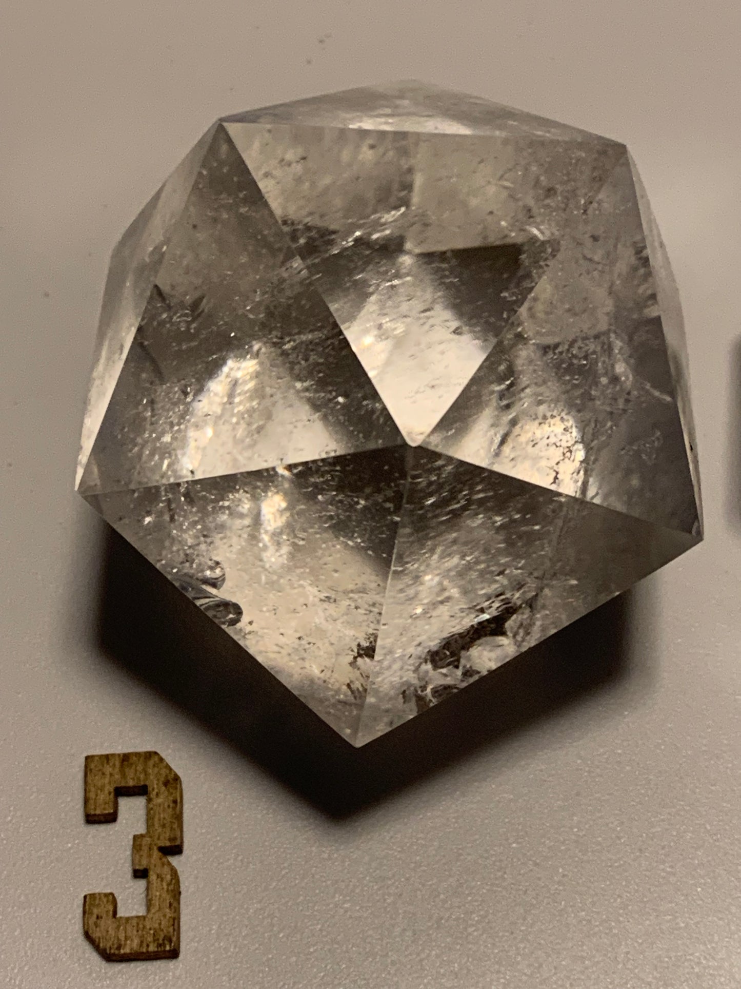 Icosaèdre en cristal de roche, un des 5 Solides de Platon, taille S à XL. Modèles au choix - Vente à l'unité. ± 2 à 6 cm. Qualité A à AAA !