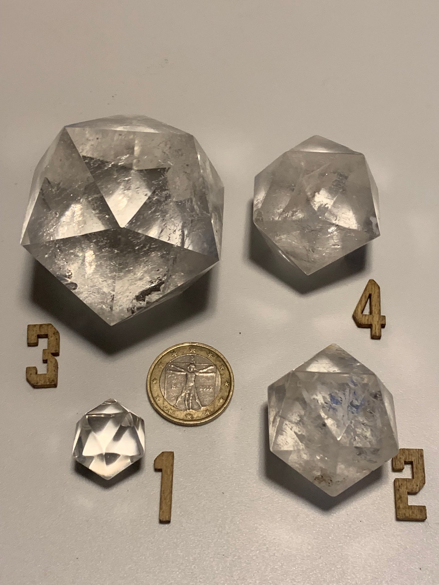 Icosaèdre en cristal de roche, un des 5 Solides de Platon, taille S à XL. Modèles au choix - Vente à l'unité. ± 2 à 6 cm. Qualité A à AAA !