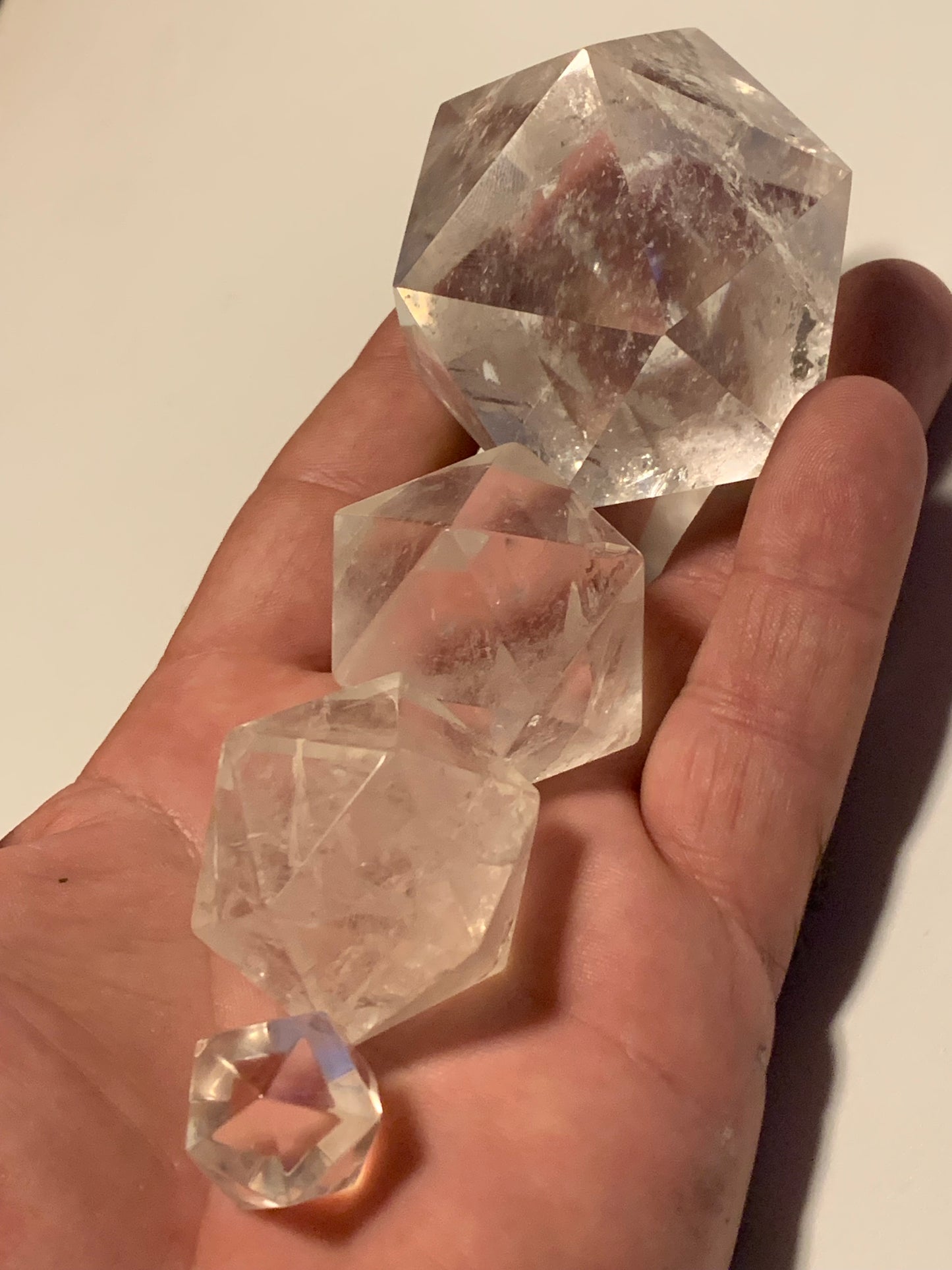 Icosaèdre en cristal de roche, un des 5 Solides de Platon, taille S à XL. Modèles au choix - Vente à l'unité. ± 2 à 6 cm. Qualité A à AAA !